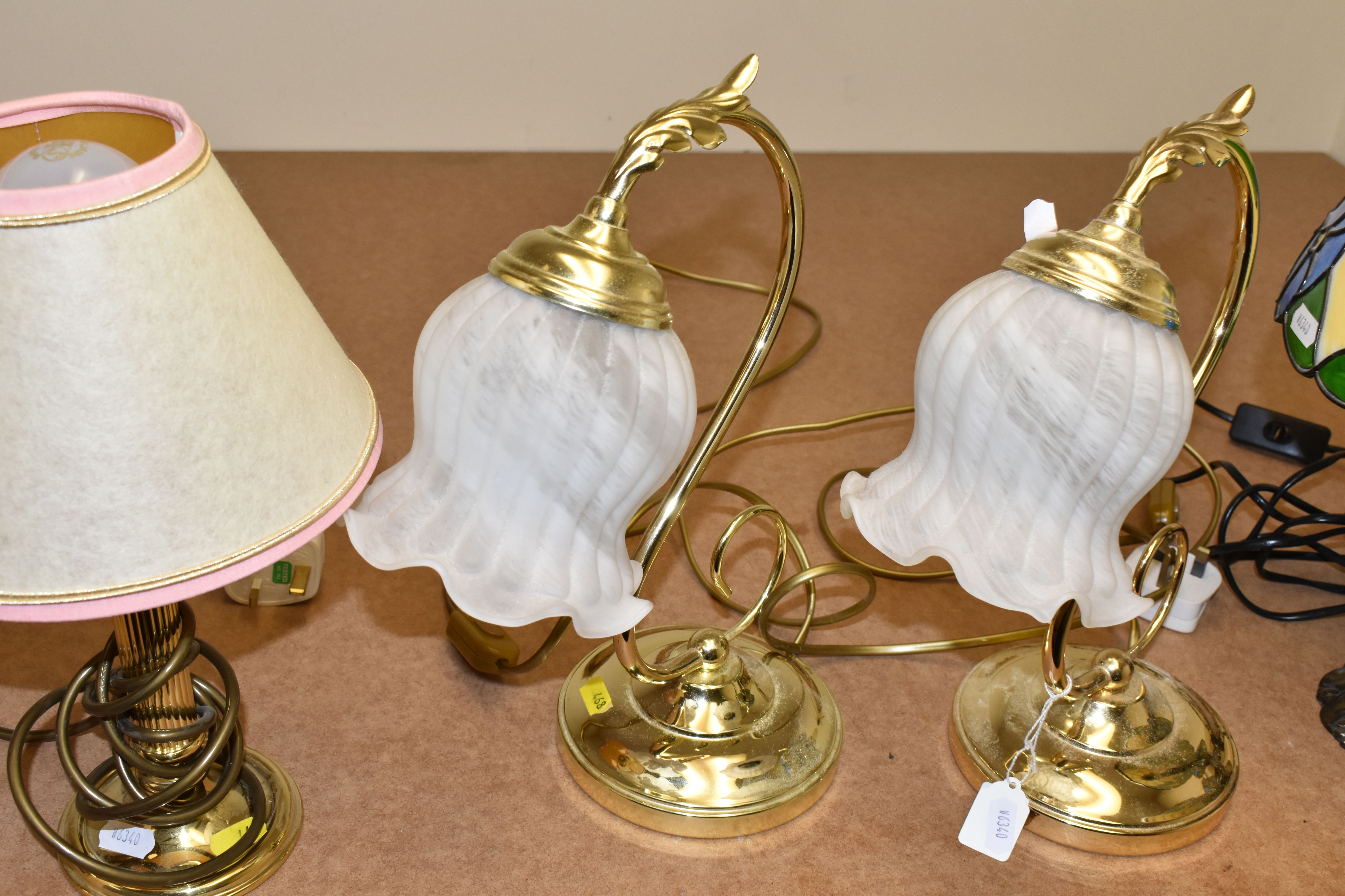 A GROUP OF TABLE LAMPS, to include a pair of 'Tiffany' style lamps with coloured plastic shades, a - Image 6 of 6
