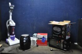 A COLLECTION OF HOUSEHOLD ELECTRICALS including a Hoover Smart Cyclone vacuum cleaner, a Hinari