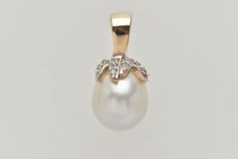 A 9CT WHITE GOLD CULTURED PEARL PENDANT, the cultured pearl drop to the organic design top