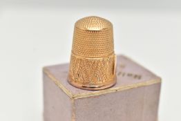 A LATE VICTORIAN, 15CT GOLD THIMBLE, textured detail with a vacant shield cartouche, hallmarked