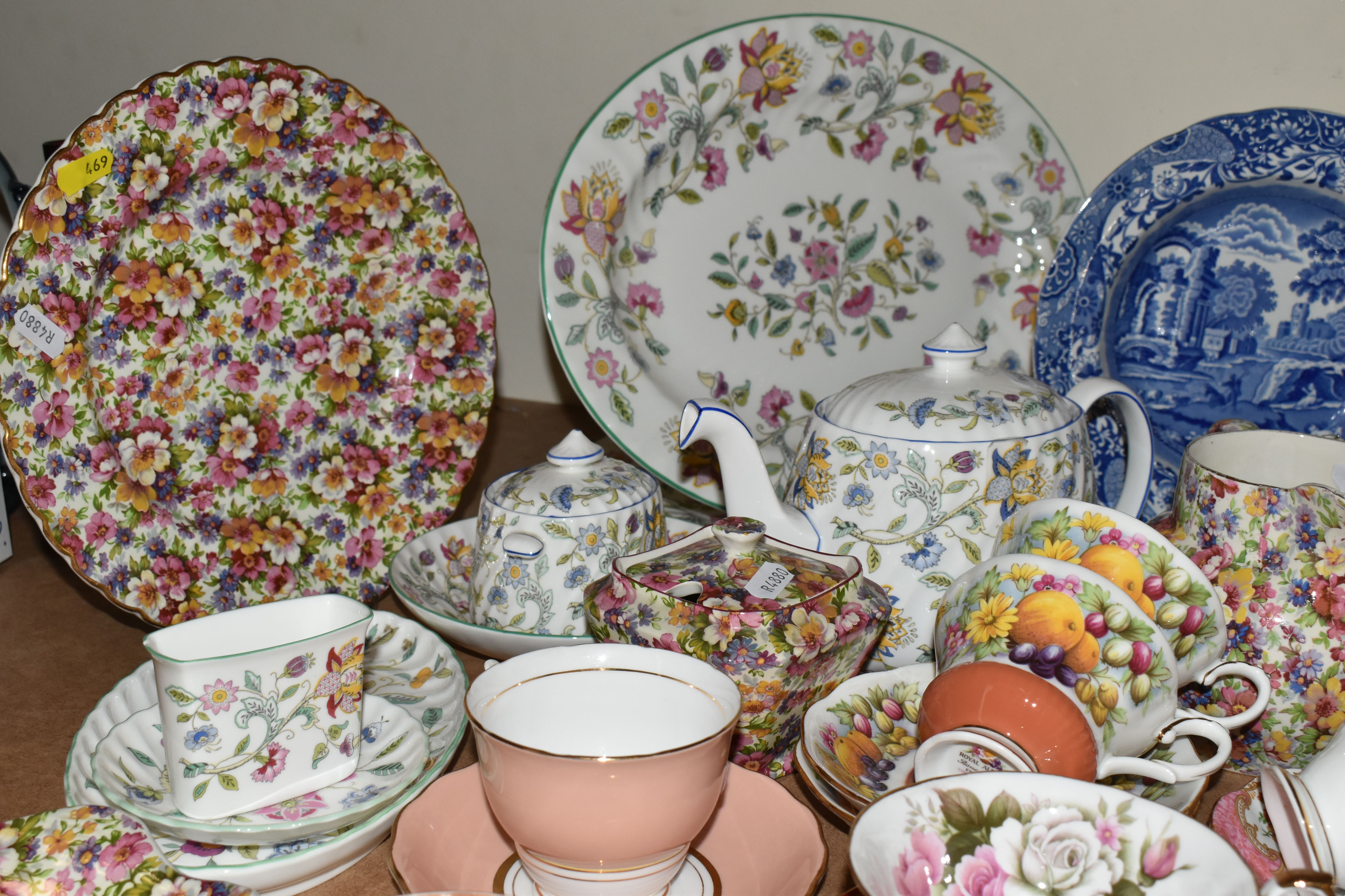 A LARGE QUANTITY OF TEAWARE AND ORNAMENTS, comprising a Royal Doulton 'Top ó The Hill' HN1834 figure - Image 12 of 19