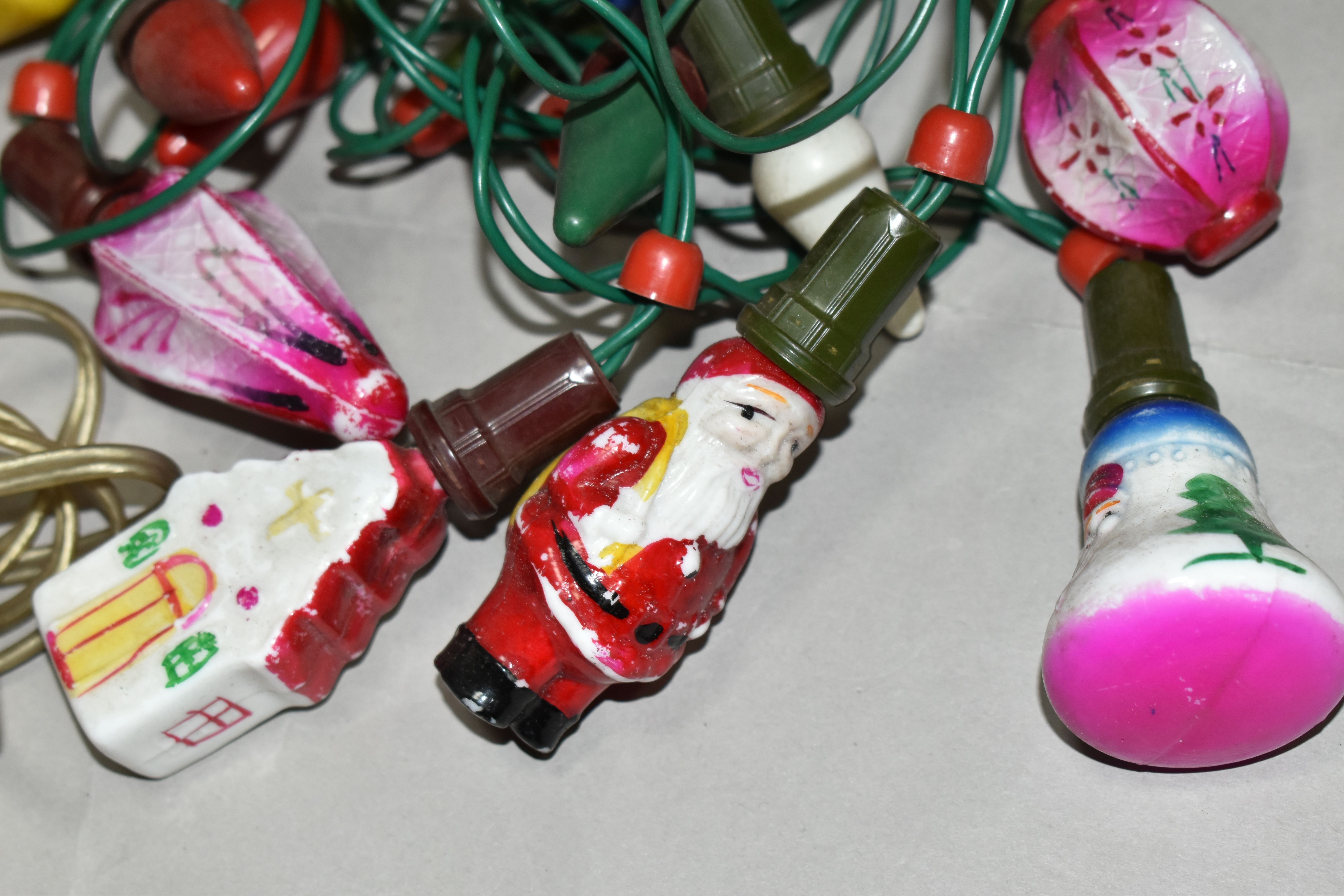 A BOX OF VINTAGE CHRISTMAS LIGHTS, one set with twelve non-matching bulbs attached, two pin plug - Image 3 of 4