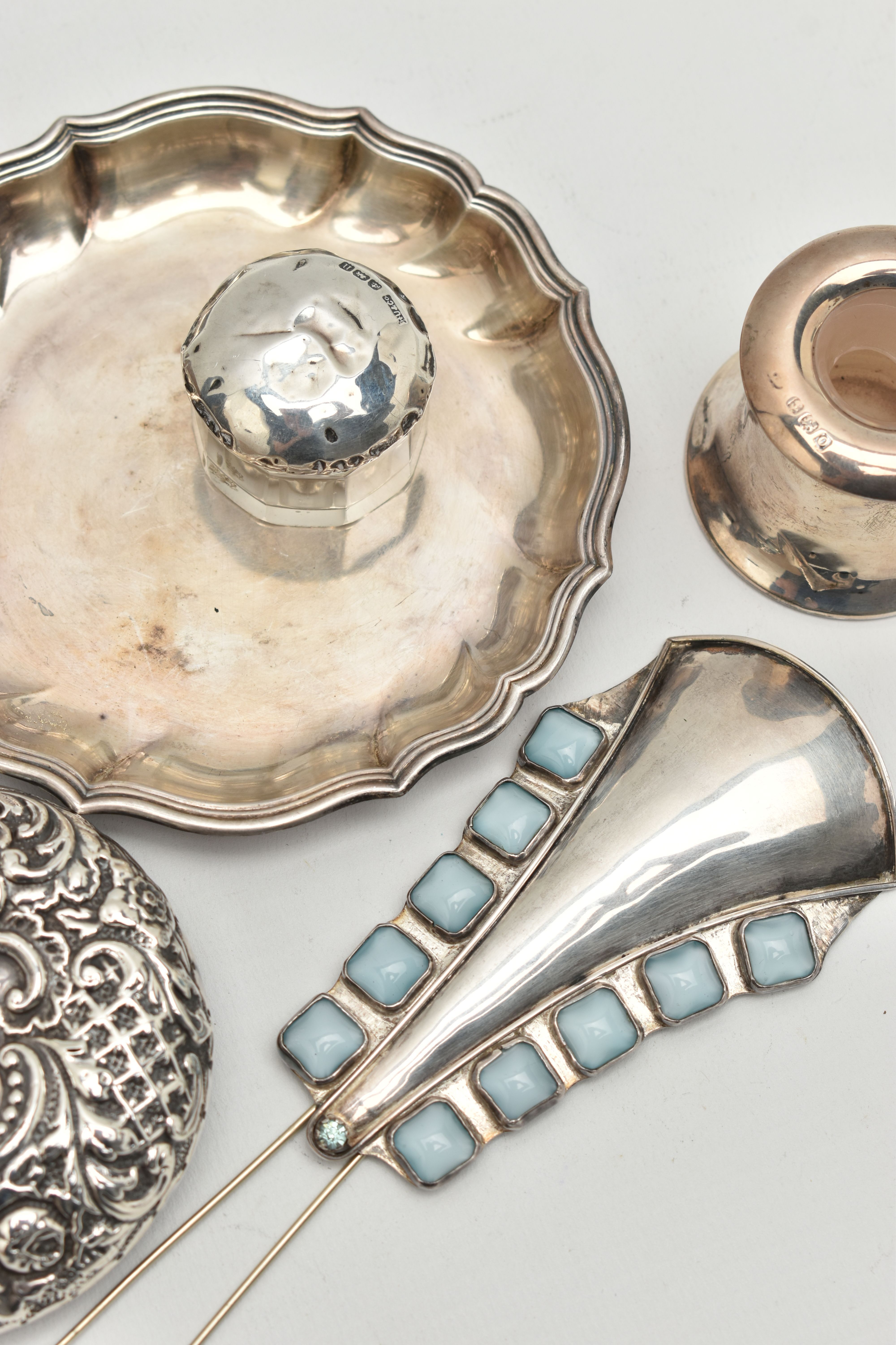 A SELECTION OF SILVER ITEMS, to include a silver ink well, hallmarked Birmingham, a silver pill - Image 2 of 6
