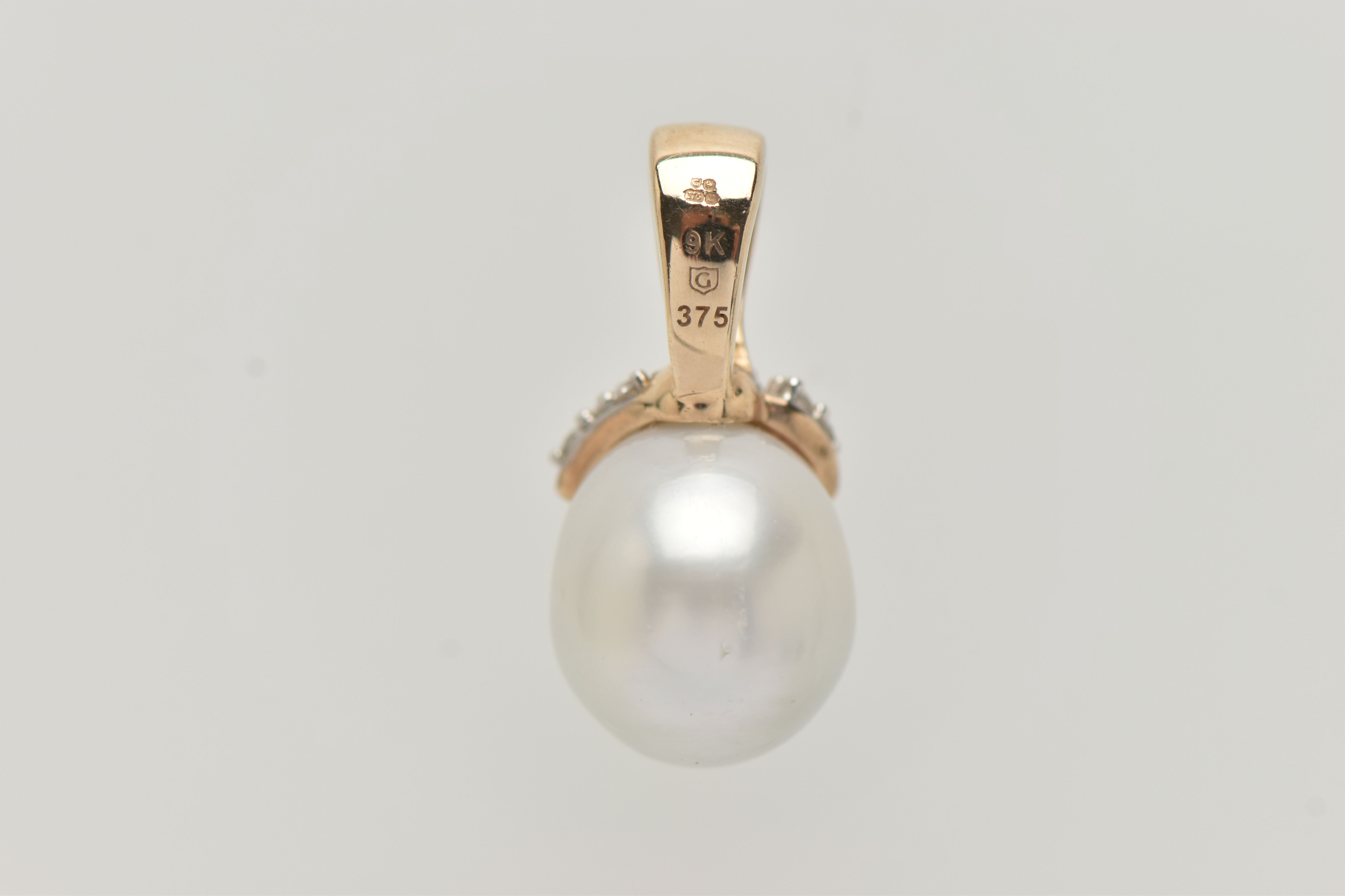 A 9CT WHITE GOLD CULTURED PEARL PENDANT, the cultured pearl drop to the organic design top - Image 3 of 3