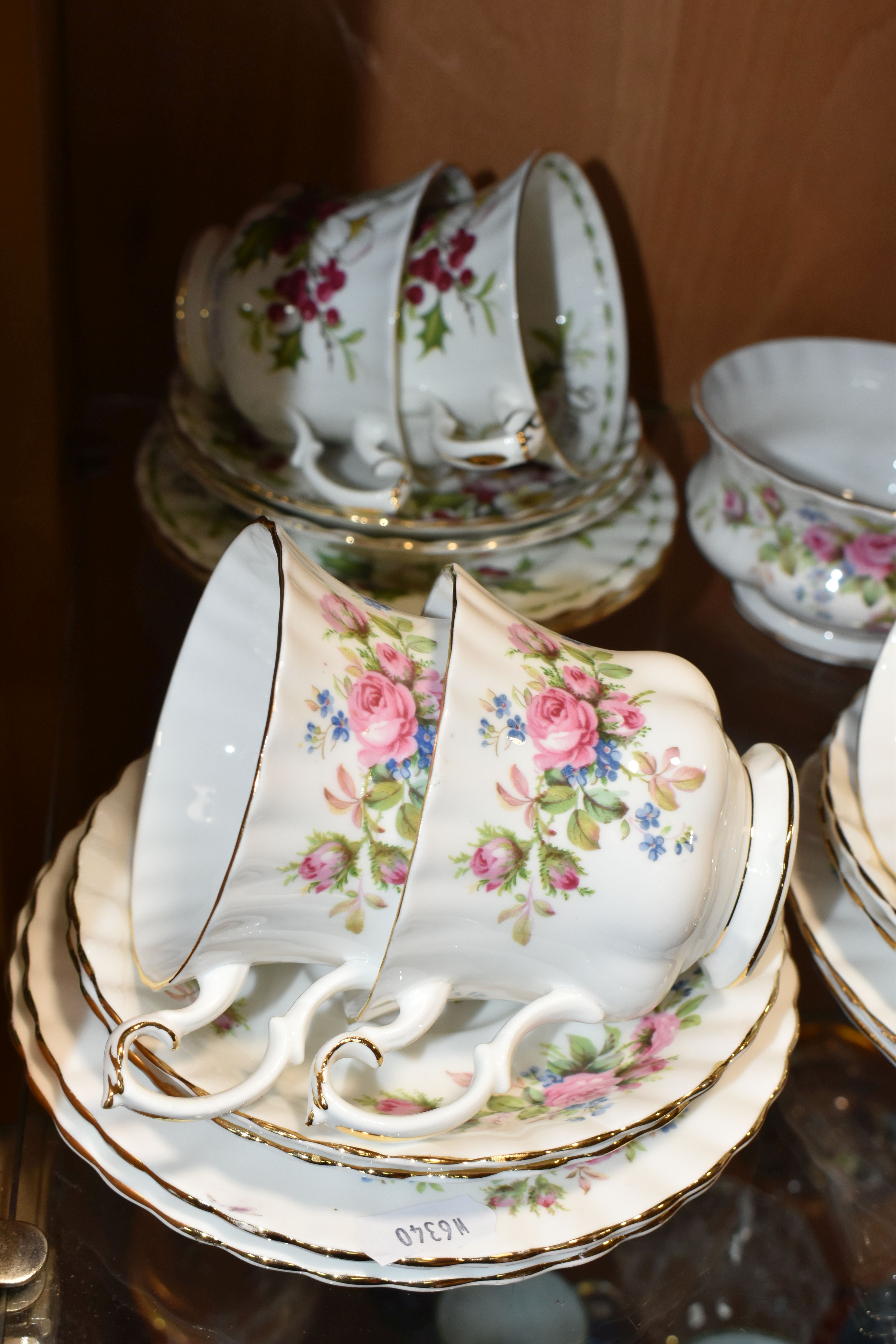 A GROUP OF ROYAL ALBERT 'MOSS ROSE' PATTERN TEA WARE, comprising a milk jug, sugar bowl, cake plate, - Image 4 of 7