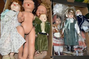 A COLLECTION OF ASSORTED DOLLS, POSTCARDS, SLIDES AND ROYAL ROMANCES PARTWORKS, to include small