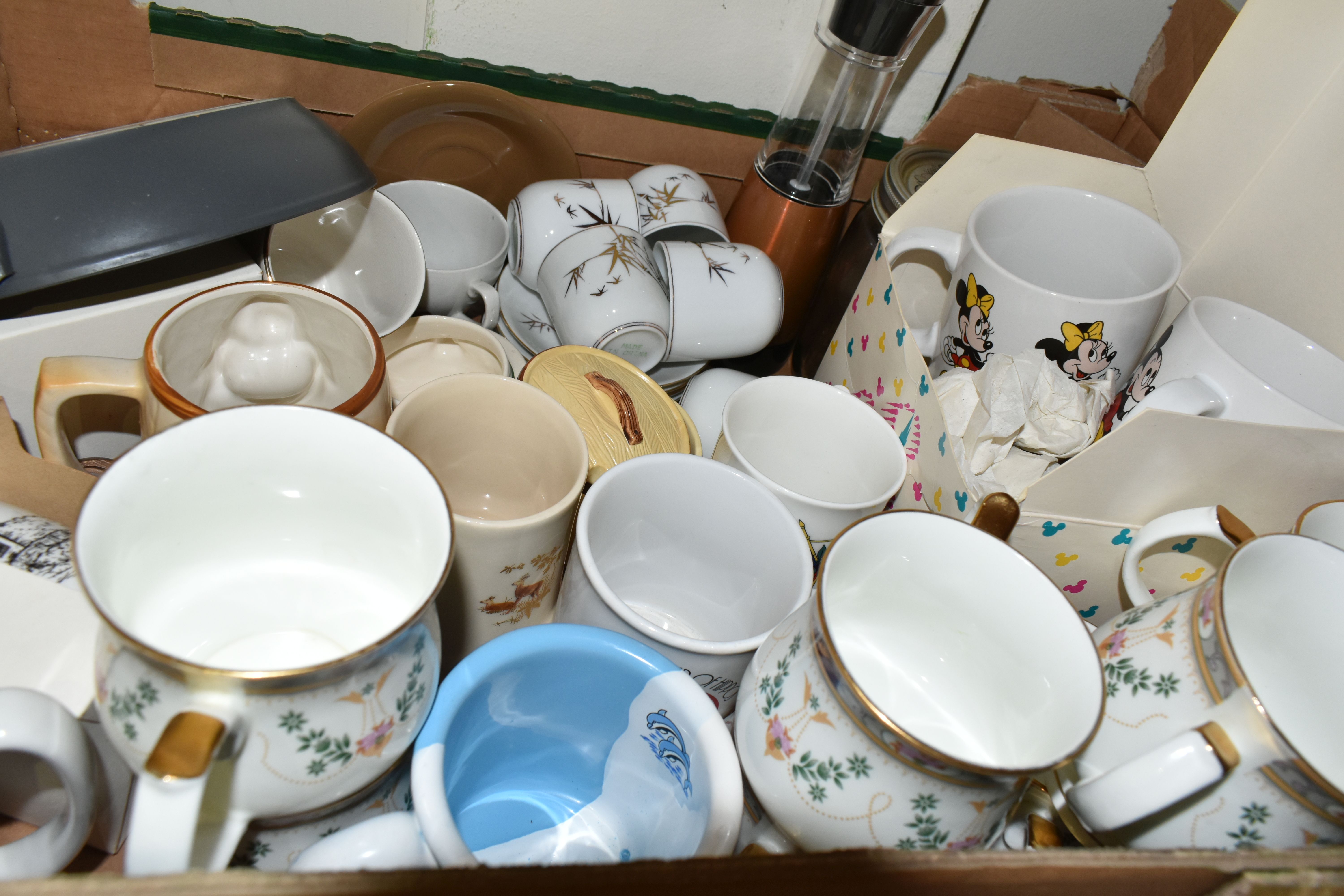 SIX BOXES OF CERAMICS, DINNERWARE AND ORNAMENTS, to include a large floral 'Piggy Bank', carved - Image 9 of 11