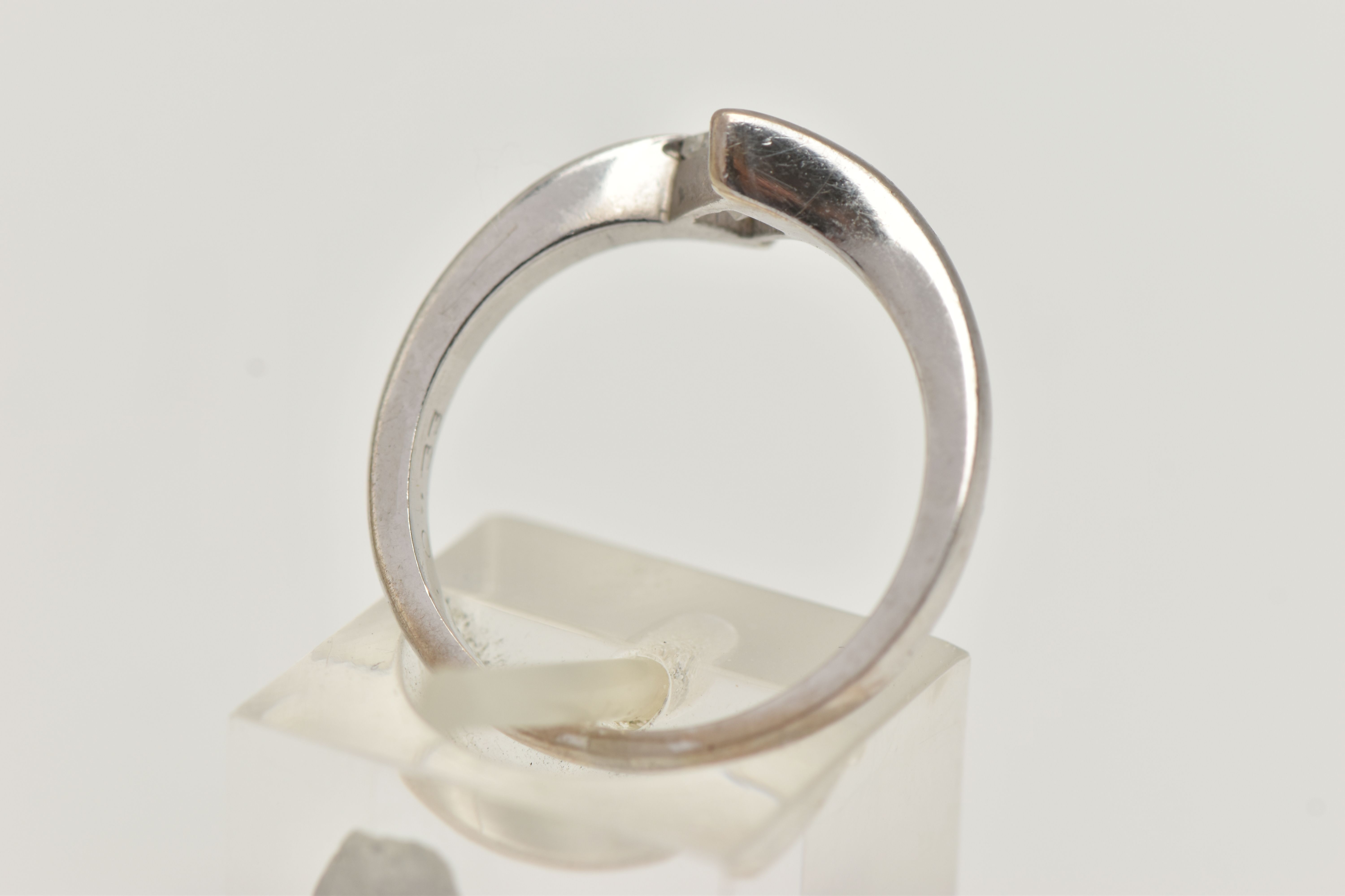 AN 18CT GOLD SINGLE STONE DIAMOND RING, a princess cut diamond, approximate total diamond weight 0. - Image 3 of 4