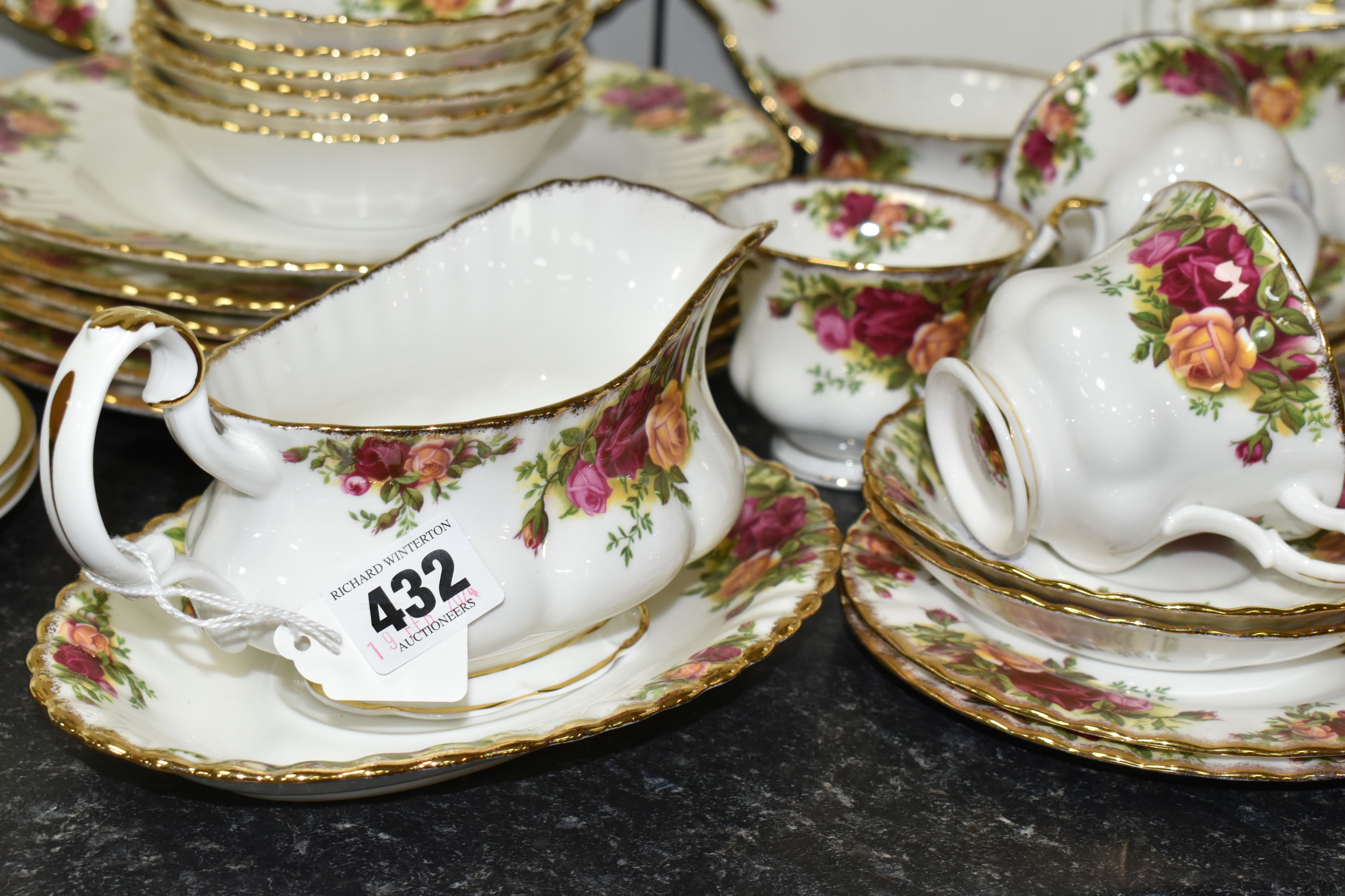 ROYAL ALBERT 'OLD COUNTRY ROSES' SIX PLACE PART DINNER SERVICE, comprising dinner plates, cups, - Image 3 of 6