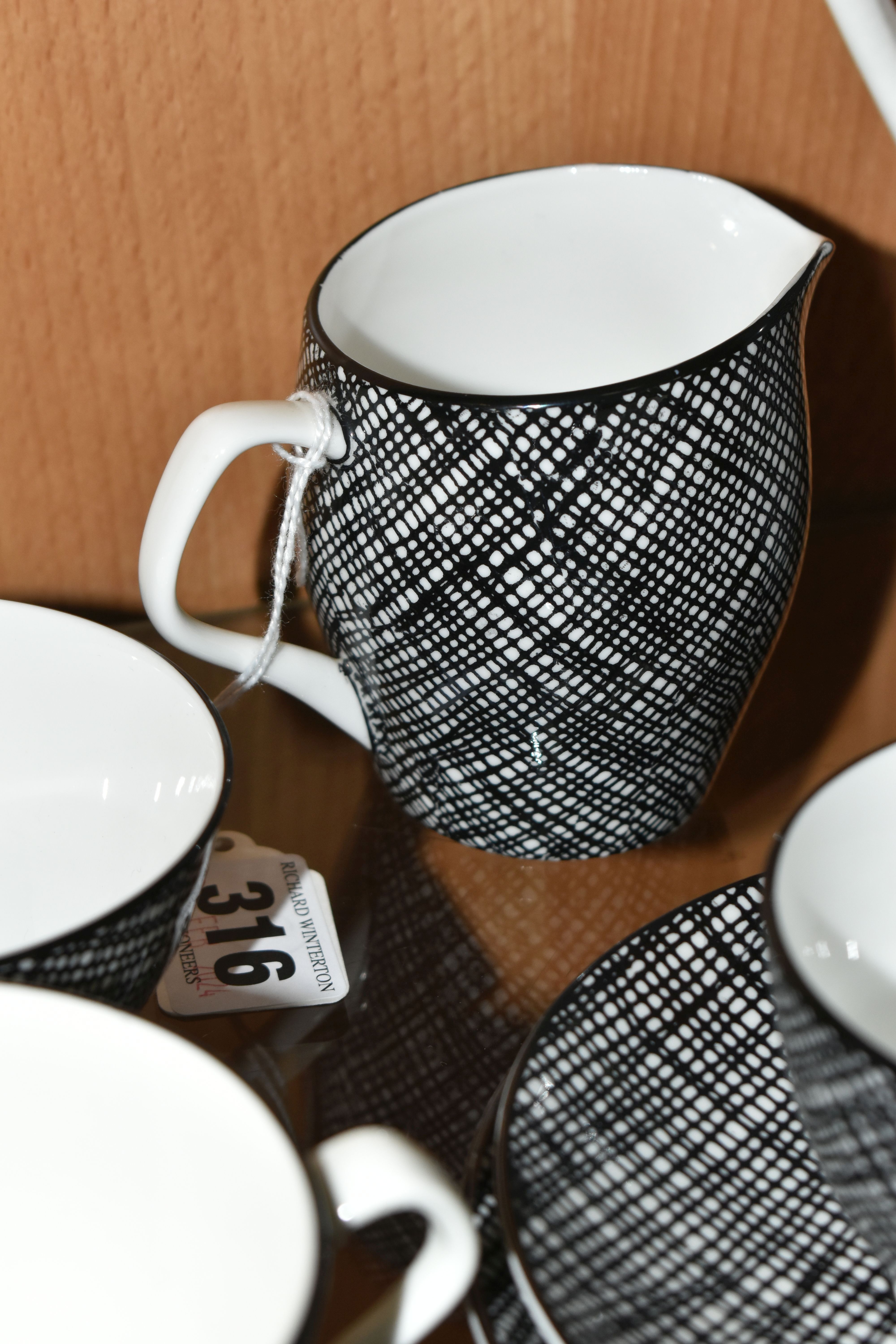 A FIFTEEN PIECE CROWN STAFFORDSHIRE QUEENSBERRY COFFEE SET, mid twentieth century, with a black - Image 3 of 5