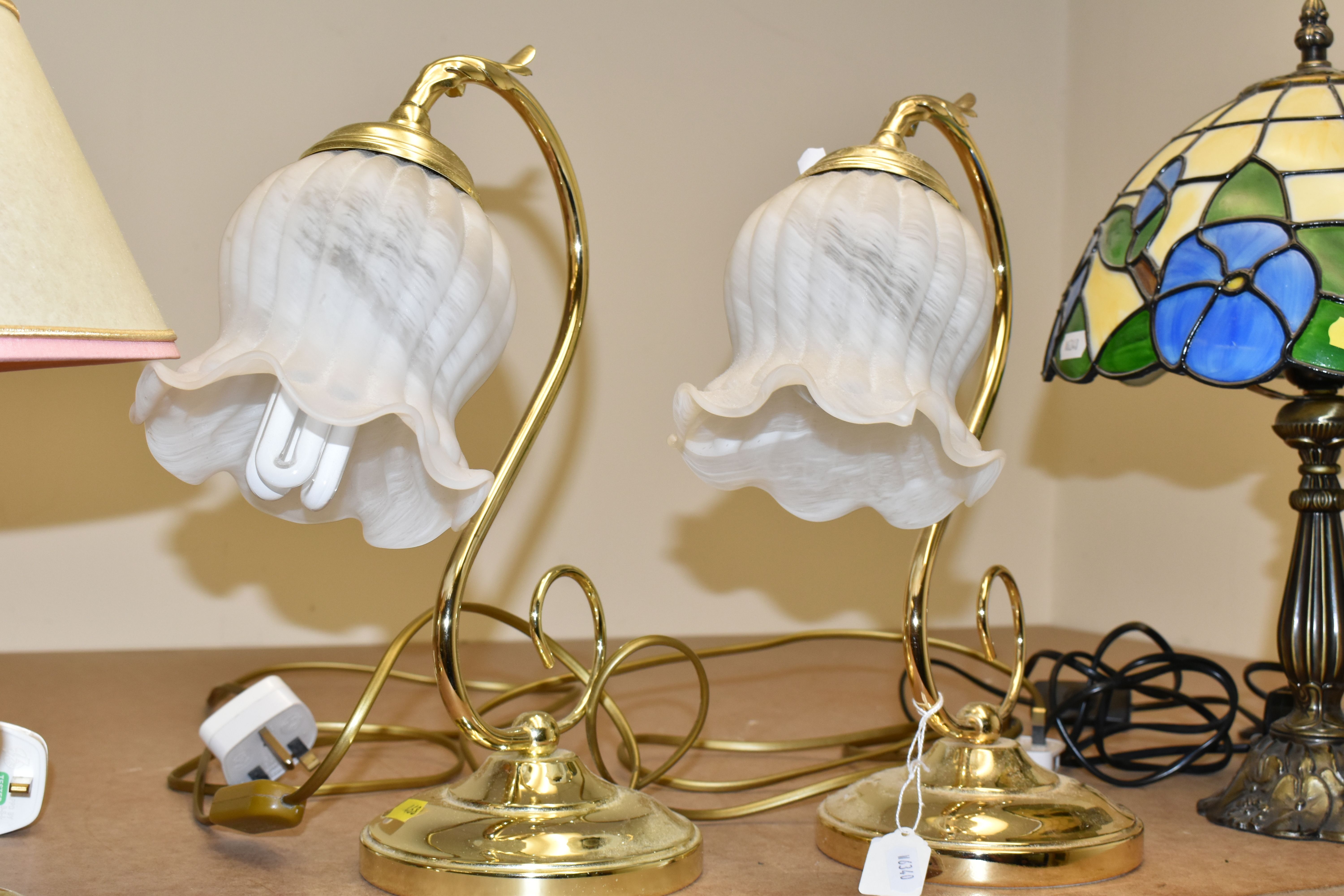 A GROUP OF TABLE LAMPS, to include a pair of 'Tiffany' style lamps with coloured plastic shades, a - Image 3 of 6