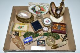 A COLLECTION OF SMALL ANTIQUE COLLECTABLES AND SEWING ITEMS, to include a Palais Royal mother of