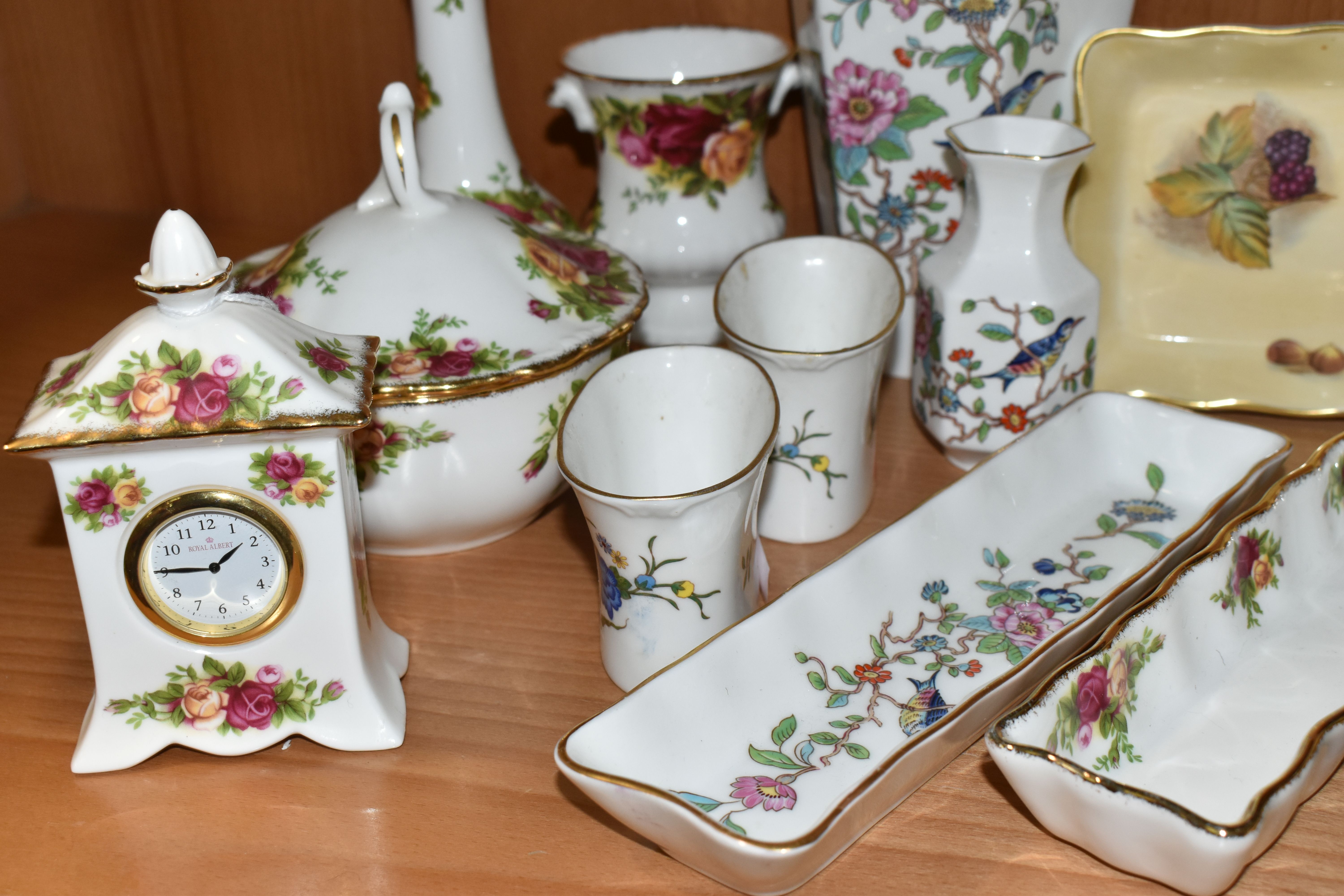 A GROUP OF AYNSLEY 'ORCHARD GOLD' TEAWARE, comprising two tea cups (marked as second quality), two - Image 3 of 8