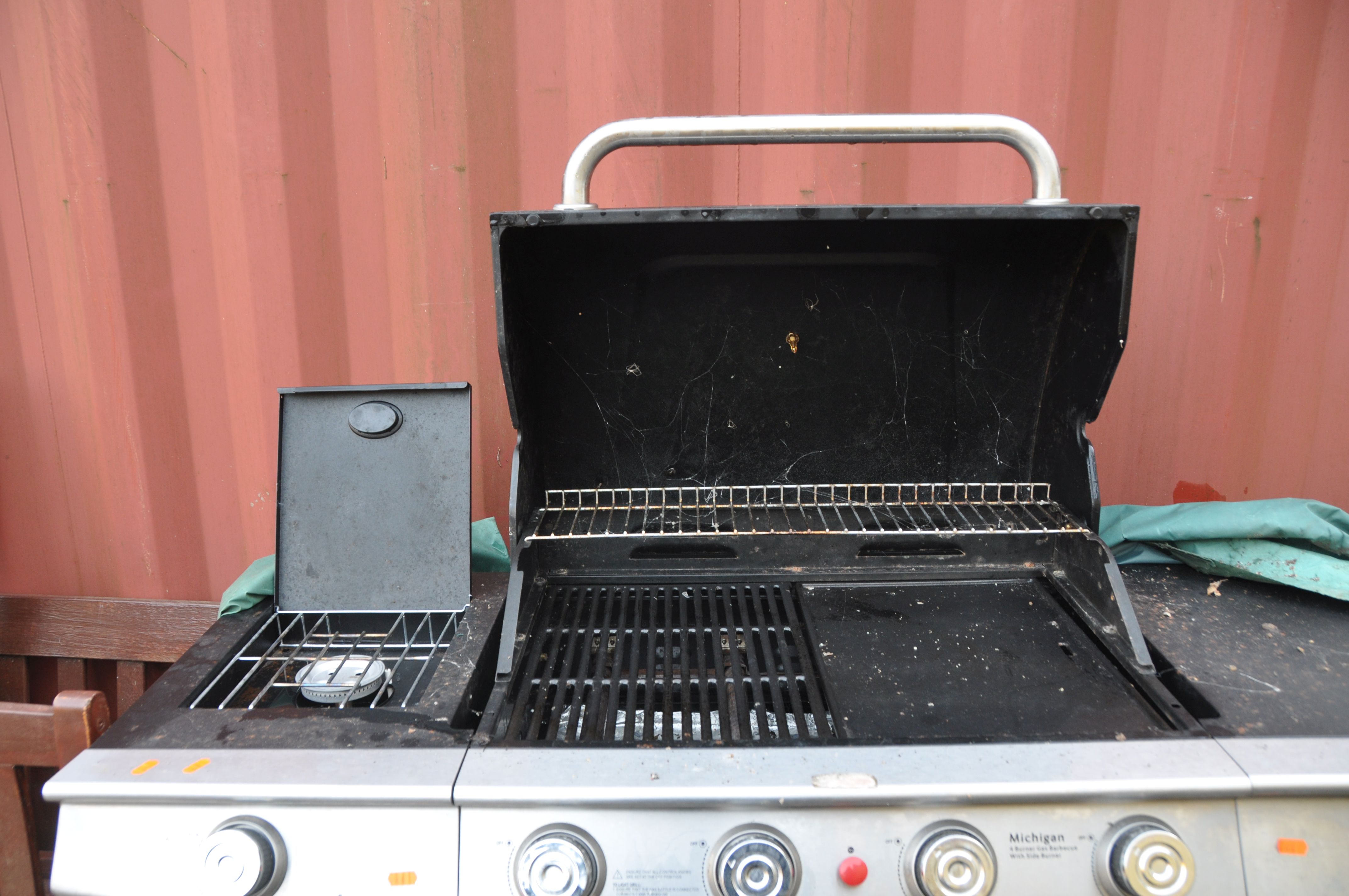 A MICHIGAN FOUR BURNER GAS BARBECUE WITH SIDE BURNER, cupboard below and tatty cover width126cm - Image 2 of 4