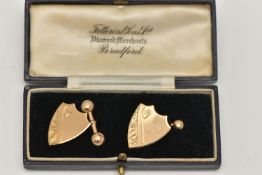 A PAIR OF EARLY 20TH CENTURY CUFFLINKS, the chain link cufflinks with shield shape front panel