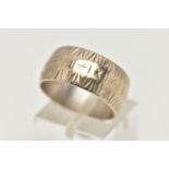 A 9CT WHITE GOLD BAND RING, with engraved decoration to the wide band, 9ct hallmark, width 9mm, ring