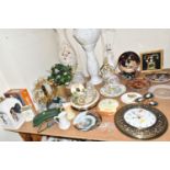 A GROUP OF CABINET PLATES, WALL CLOCKS AND PLANTERS, to include two ceramic planters and stands,