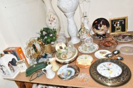 A GROUP OF CABINET PLATES, WALL CLOCKS AND PLANTERS, to include two ceramic planters and stands,