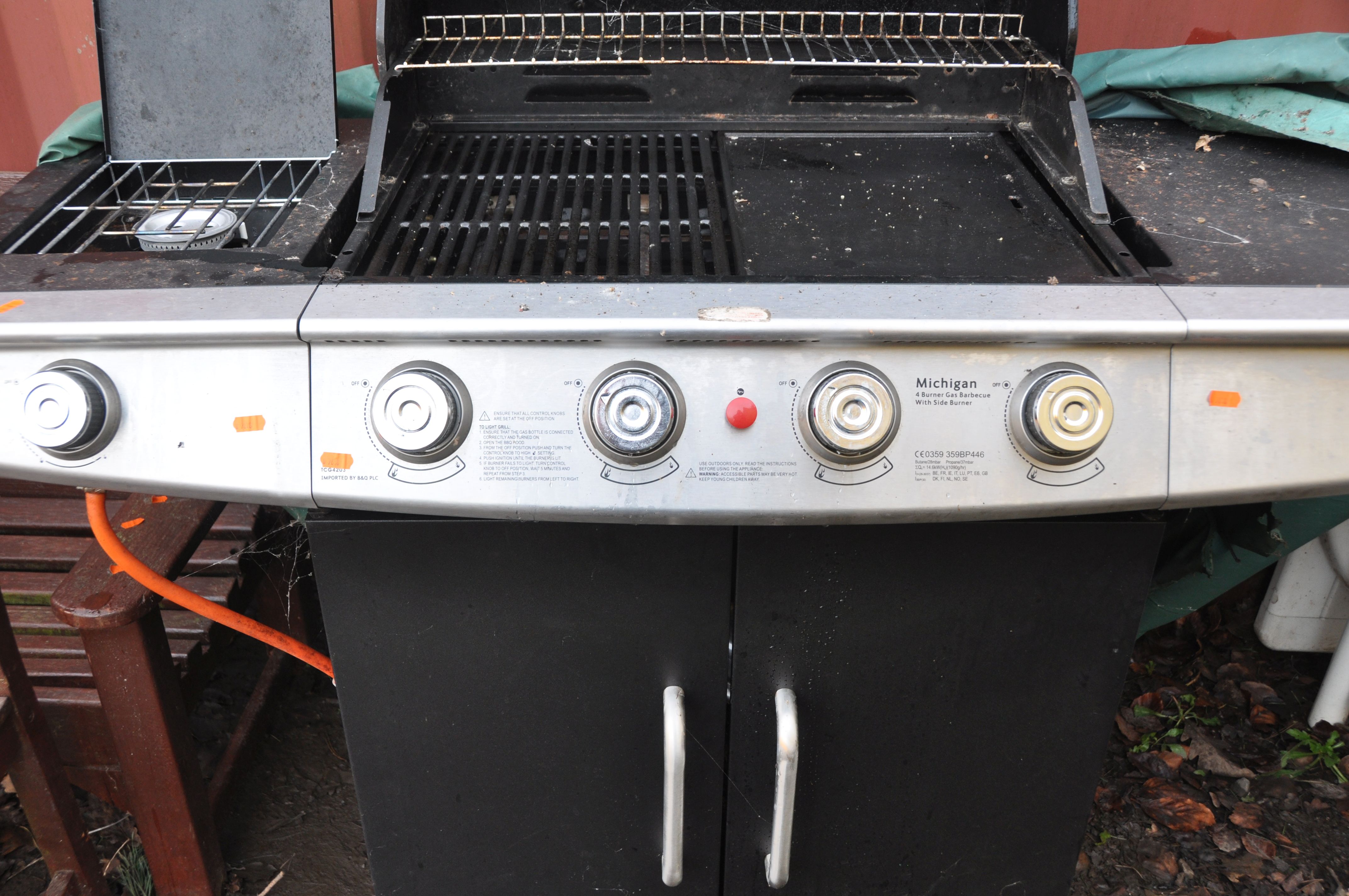 A MICHIGAN FOUR BURNER GAS BARBECUE WITH SIDE BURNER, cupboard below and tatty cover width126cm - Image 3 of 4