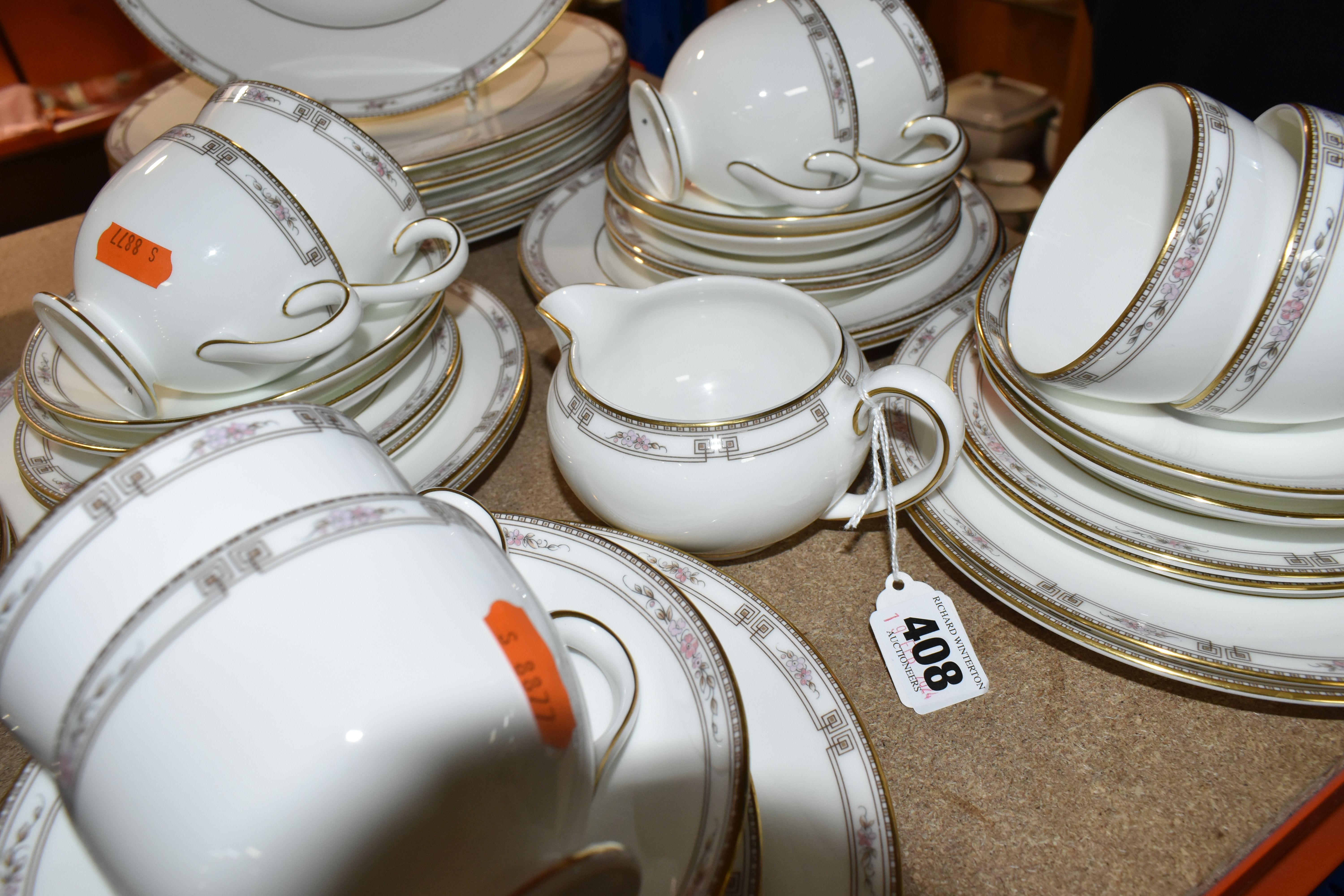 A WEDGWOOD 'COLCHESTER' PATTERN DINNER SERVICE, comprising a large oval meat plate, eight soup - Image 5 of 5