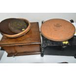 TWO LATE 19TH/EARLY 20TH CENTURY MUSIC BOXES WITH DISCS, comprising a Celesta musical box, Style 20,