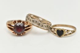 A SELECTION OF THREE YELLOW METAL GEM SET RINGS, to include a garnet single stone ring, hallmarked