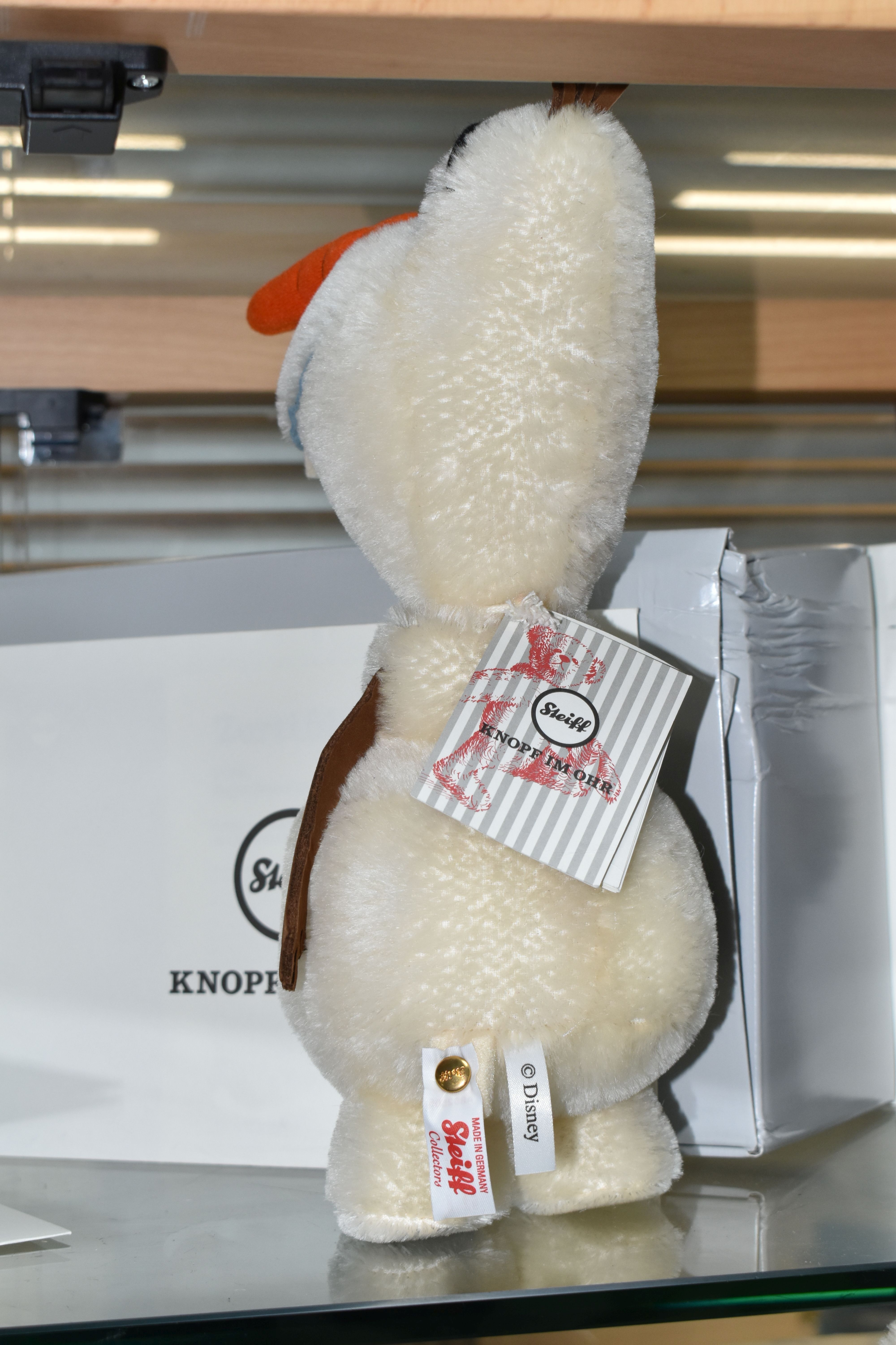 A BOXED STEIFF LIMITED EDITION DISNEY FROZEN 'OLAF', no.354571, limited edition no.803/2013, white - Bild 3 aus 3