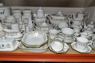 A LARGE QUANTITY OF JOHNSON BROTHERS 'ETERNAL BEAU' PATTERN DINNER AND KITCHEN WARE, comprising
