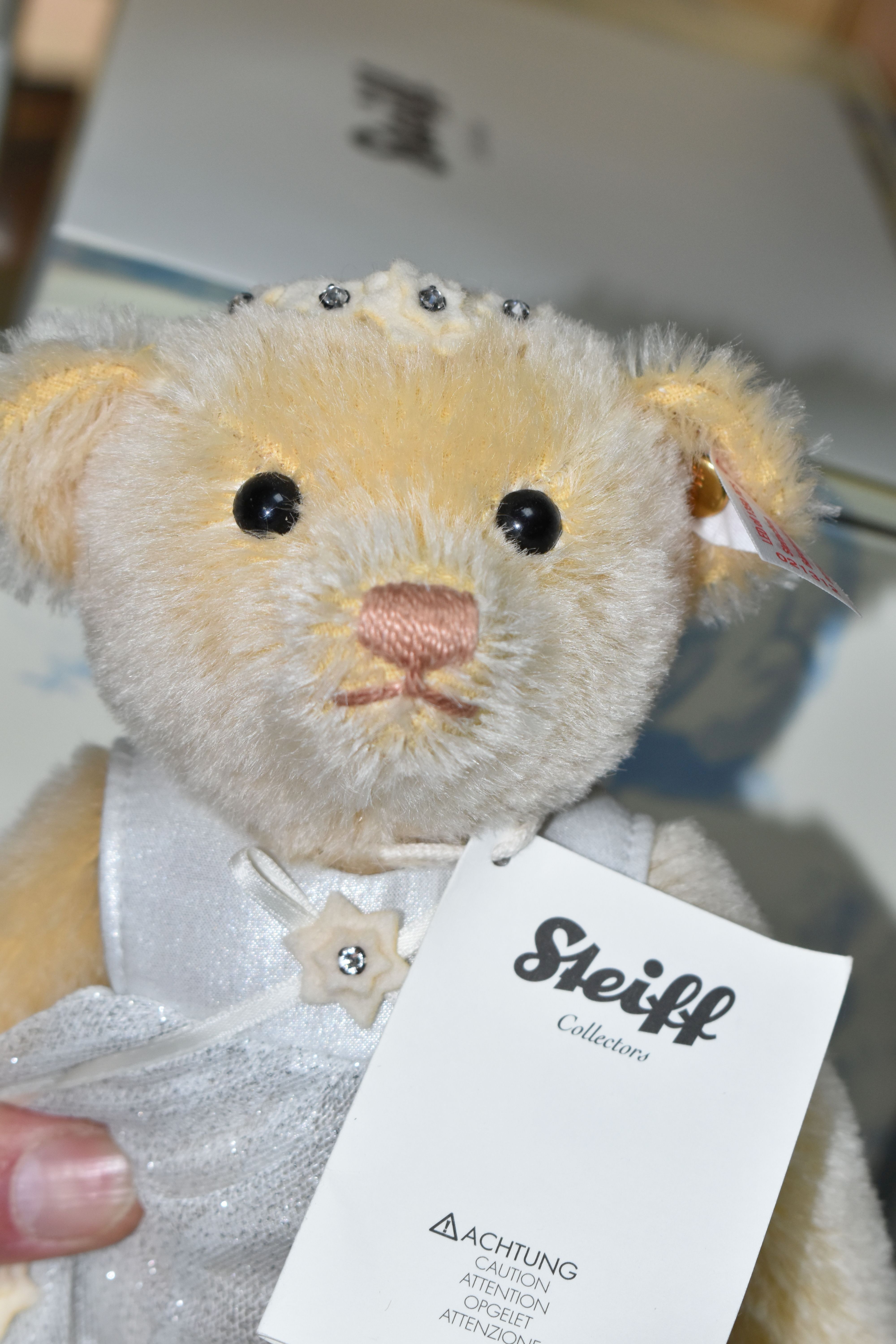 A BOXED STEIFF LIMITED EDITION TEDDY BEAR 'LITTLE STARLET', no.021312, limited edition no.192/ - Bild 2 aus 3