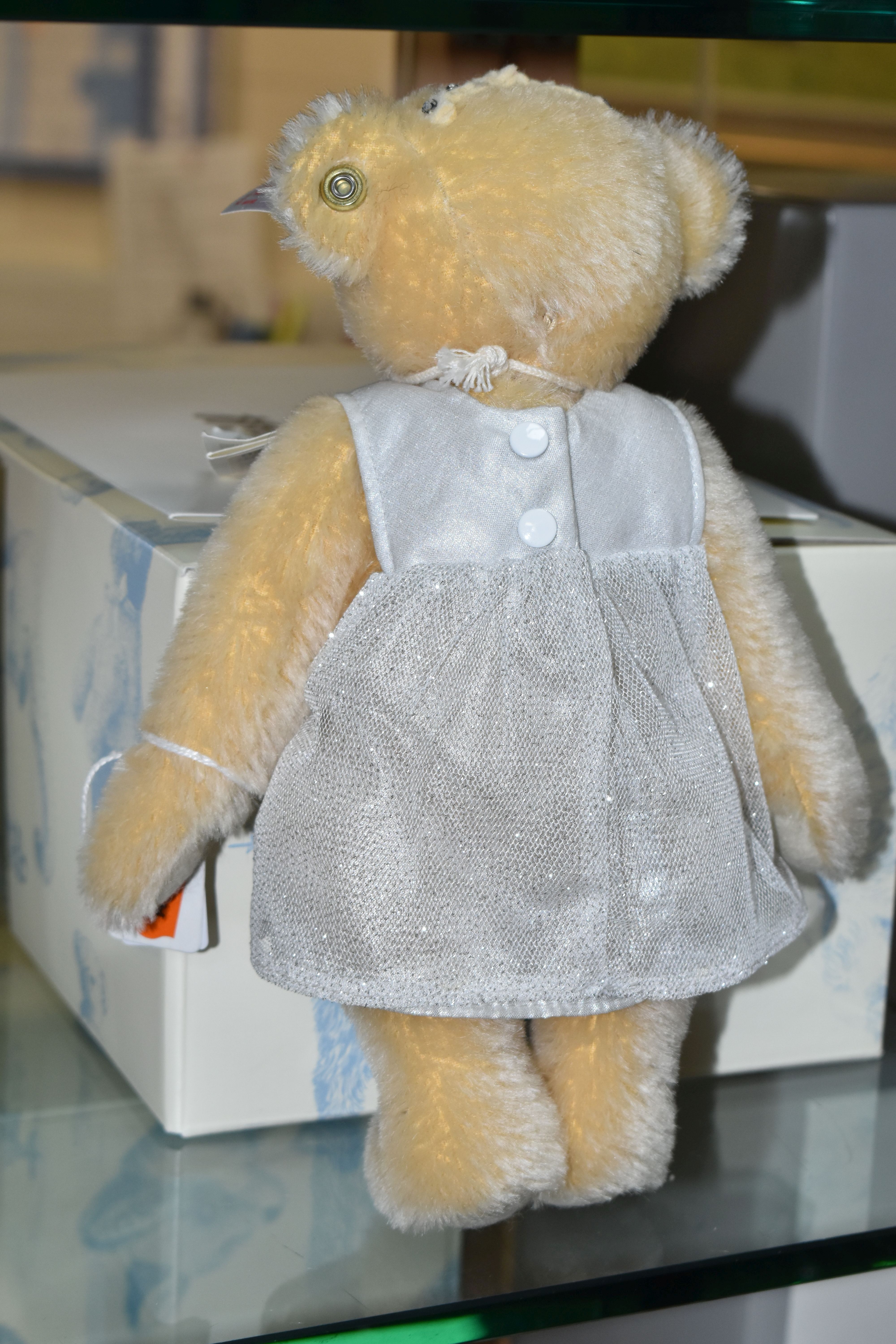 A BOXED STEIFF LIMITED EDITION TEDDY BEAR 'LITTLE STARLET', no.021312, limited edition no.192/ - Bild 3 aus 3