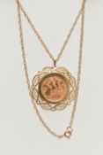 A HALF SOVEREIGN PENDANT IN YELLOW METAL WITH CHAIN, the half sovereign, dated 1982, within a