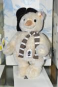 A BOXED STEIFF LIMITED EDITION 'MONTY SNOWMAN TED', no.021718, limited edition no.465/1225, white