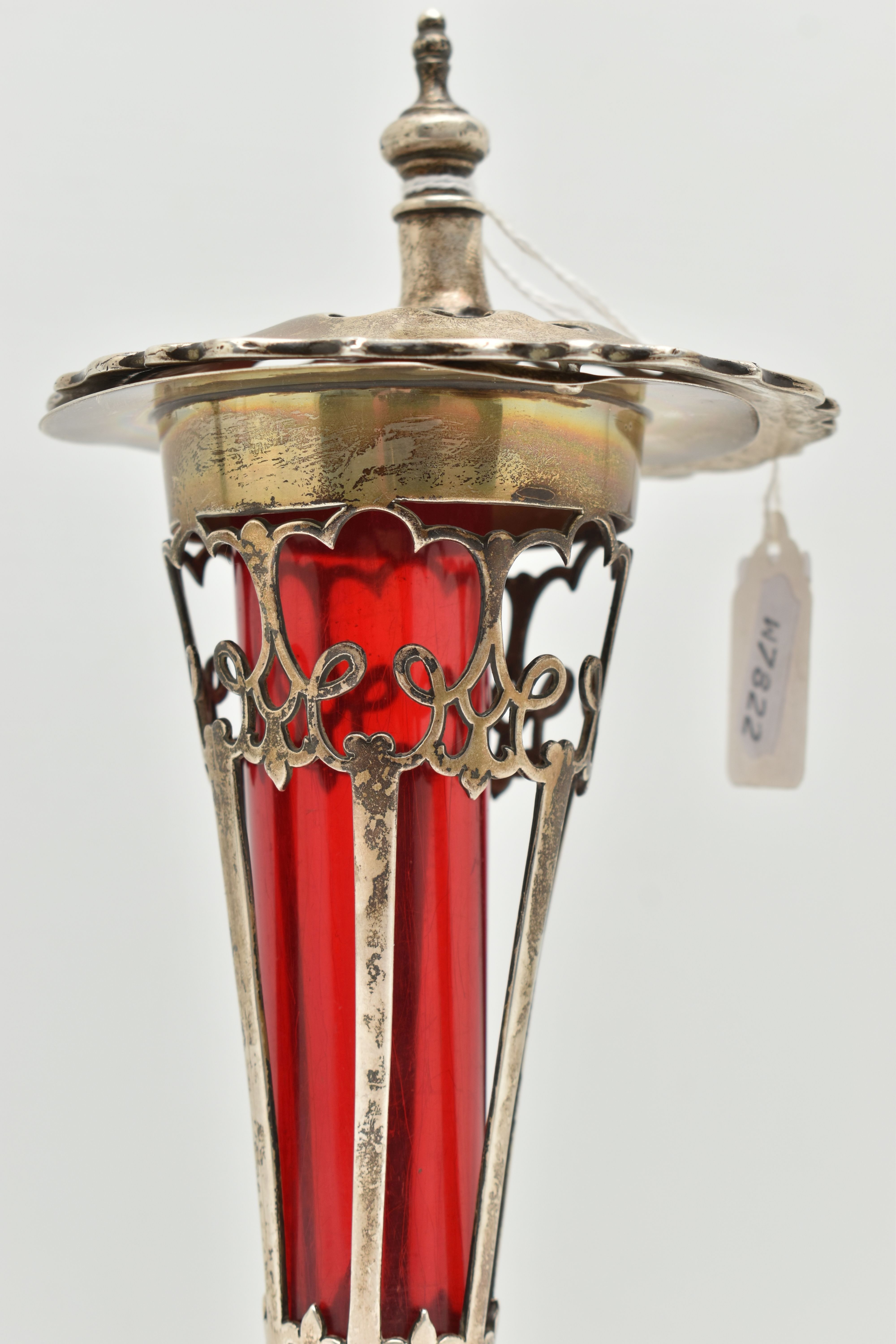 AN EARLY 20TH CENTURY SILVER LIDDED VASE, the tapered trumpet shaped vase with pierced scrolling - Image 3 of 8