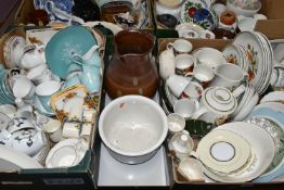 FIVE BOXES AND LOOSE CERAMIC TEA AND DINNER WARE, ETC, to include thirty pieces of J & G Meakin '