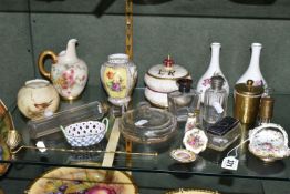 A GROUP OF CERAMICS, GLASS AND METALWARE, to include a Royal Worcester vase painted with a robin and