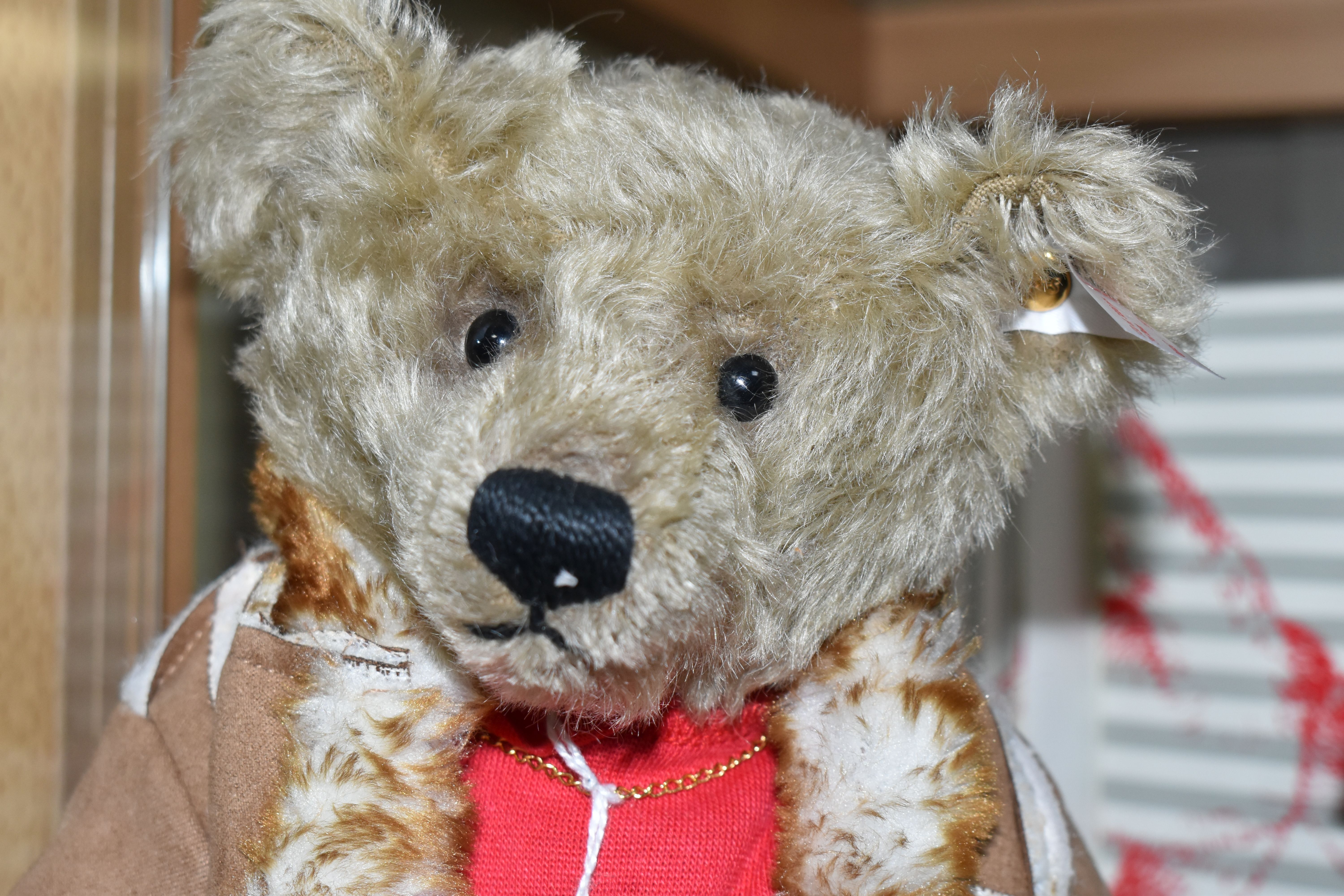 A BOXED STEIFF LIMITED EDITION ONLY FOOLS AND HORSES 'DEL BEAR' EXCLUSIVE TO DANBURY MINT, no. - Bild 2 aus 3