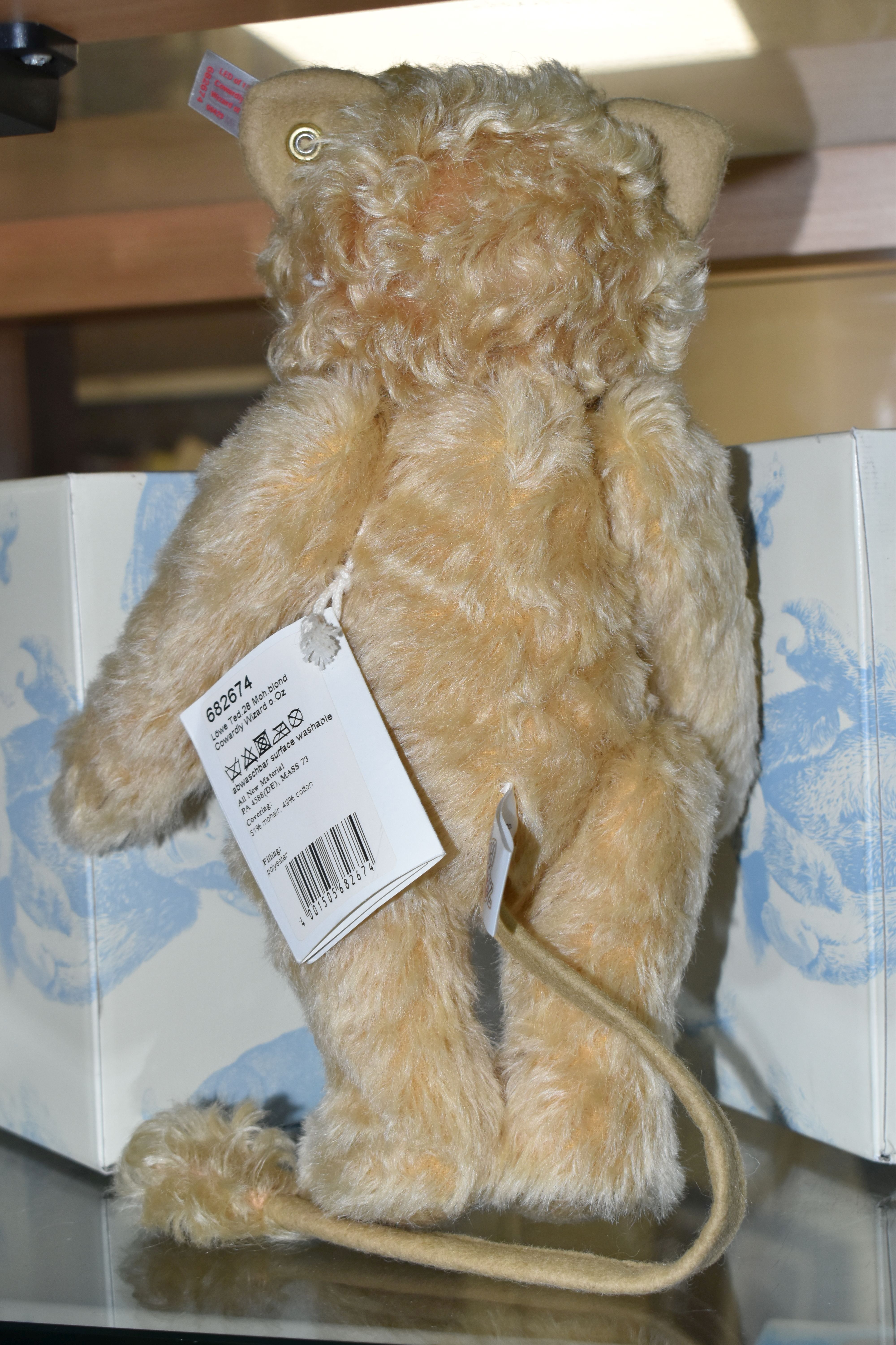 A BOXED STEIFF LIMITED EDITION COWARDLY LION TEDDY BEAR, no. 682674, from the Wizard of Oz 2014 - Bild 3 aus 3