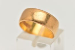 A 22CT YELLOW GOLD WEDDING BAND, designed as a plain polished D-shape cross section band, hallmarked