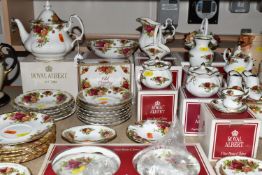 A SELECTION OF ROYAL ALBERT 'OLD COUNTRY ROSES' TEA AND GIFTWARES ETC, to include two boxed