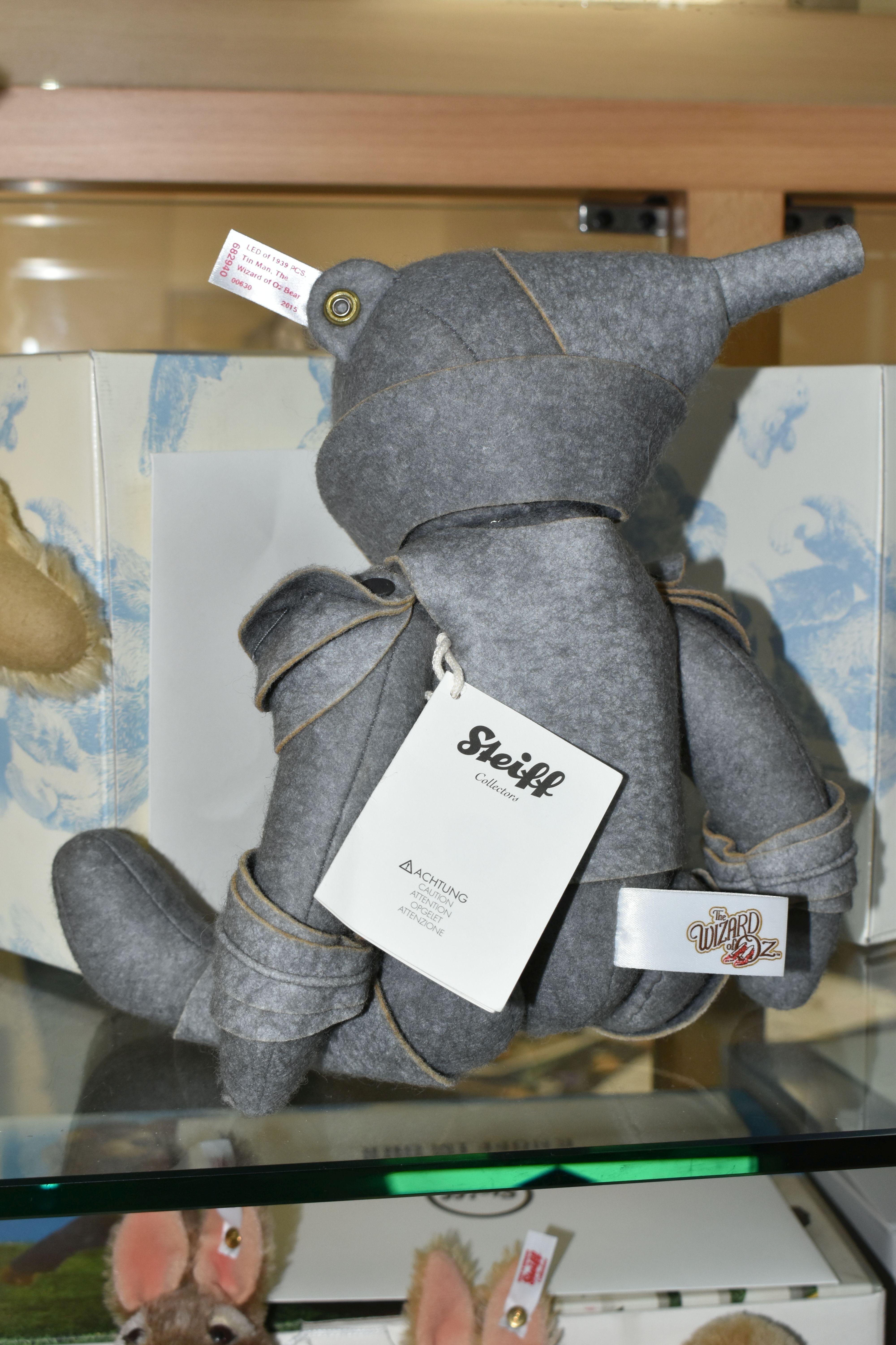 A BOXED STEIFF LIMITED EDITION TIN MAN TEDDY BEAR, no.682940, from the Wizard of Oz 2015 North - Bild 3 aus 3