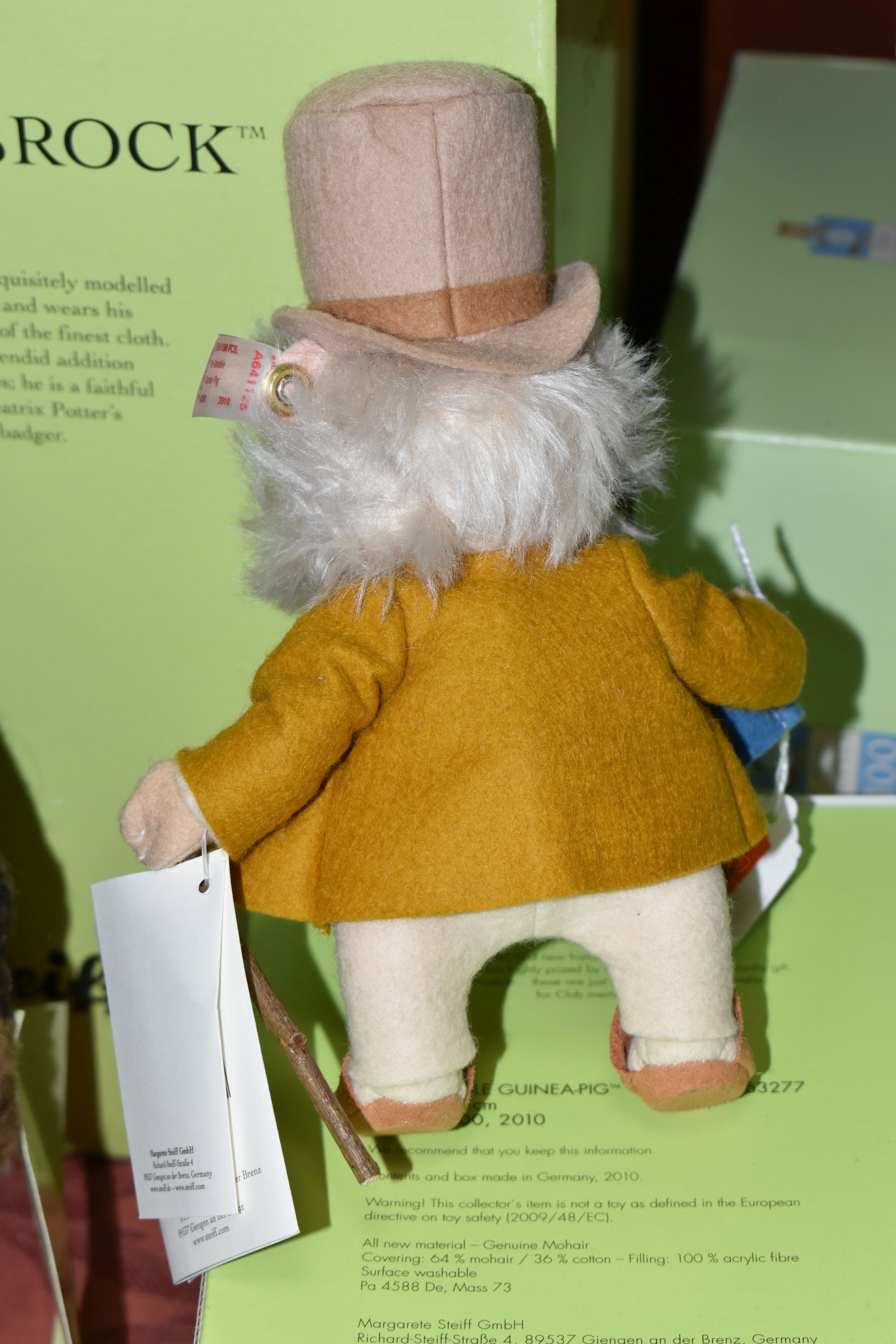 A BOXED STEIFF BEATRIX POTTER LIMITED EDITION 'THE AMIABLE GUINEA-PIG', the character with mohair - Bild 2 aus 2