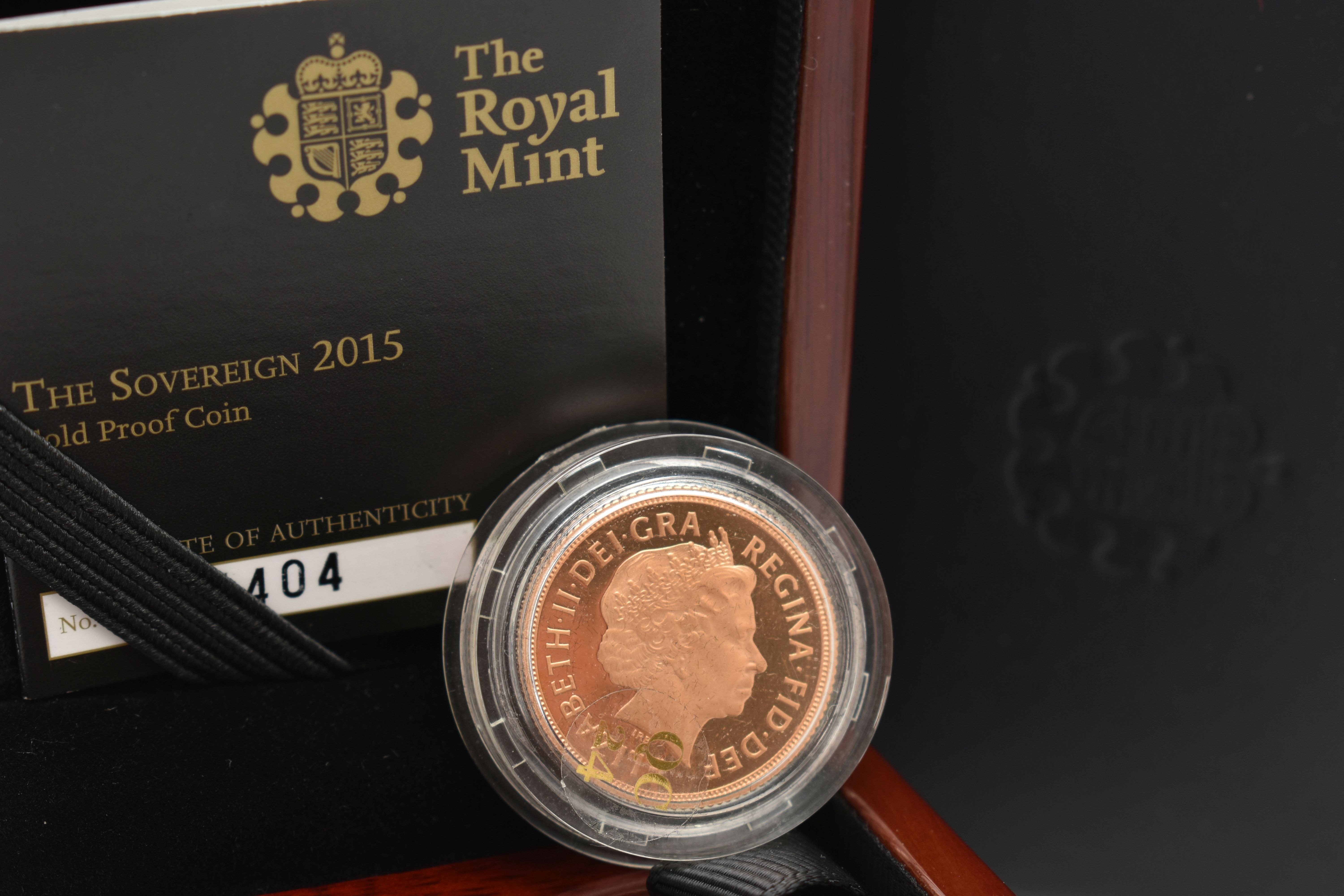 A BOXED ROYAL MINT FULL GOLD PROOF SOVEREIGN COIN 2015, .916.7 fine, 7.98 gram, 22.05mm, box and - Image 2 of 2