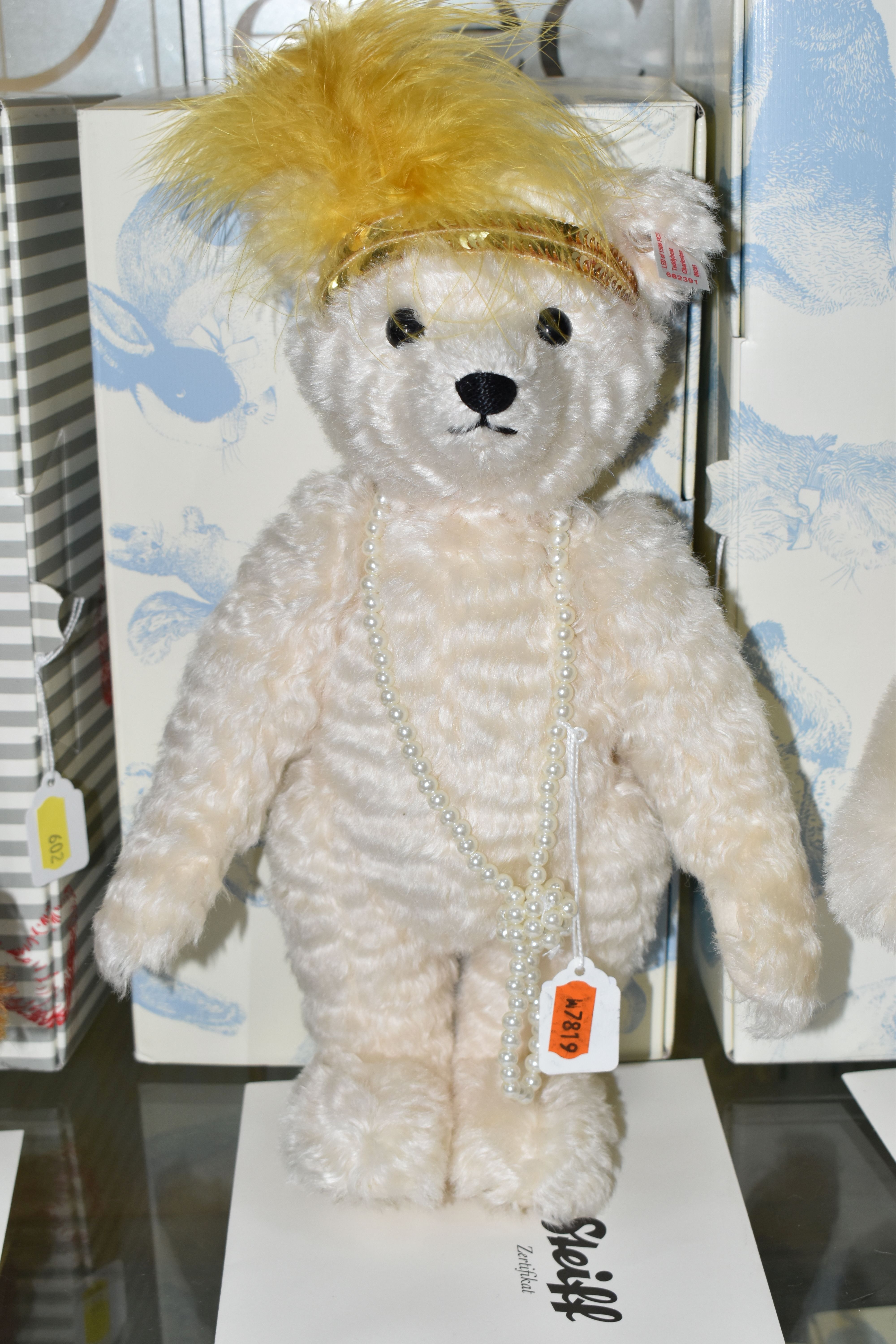 A BOXED STEIFF LIMITED EDITION 'CHARLESTON' TEDDY BEAR, no.682391, limited edition no. 285/1500,