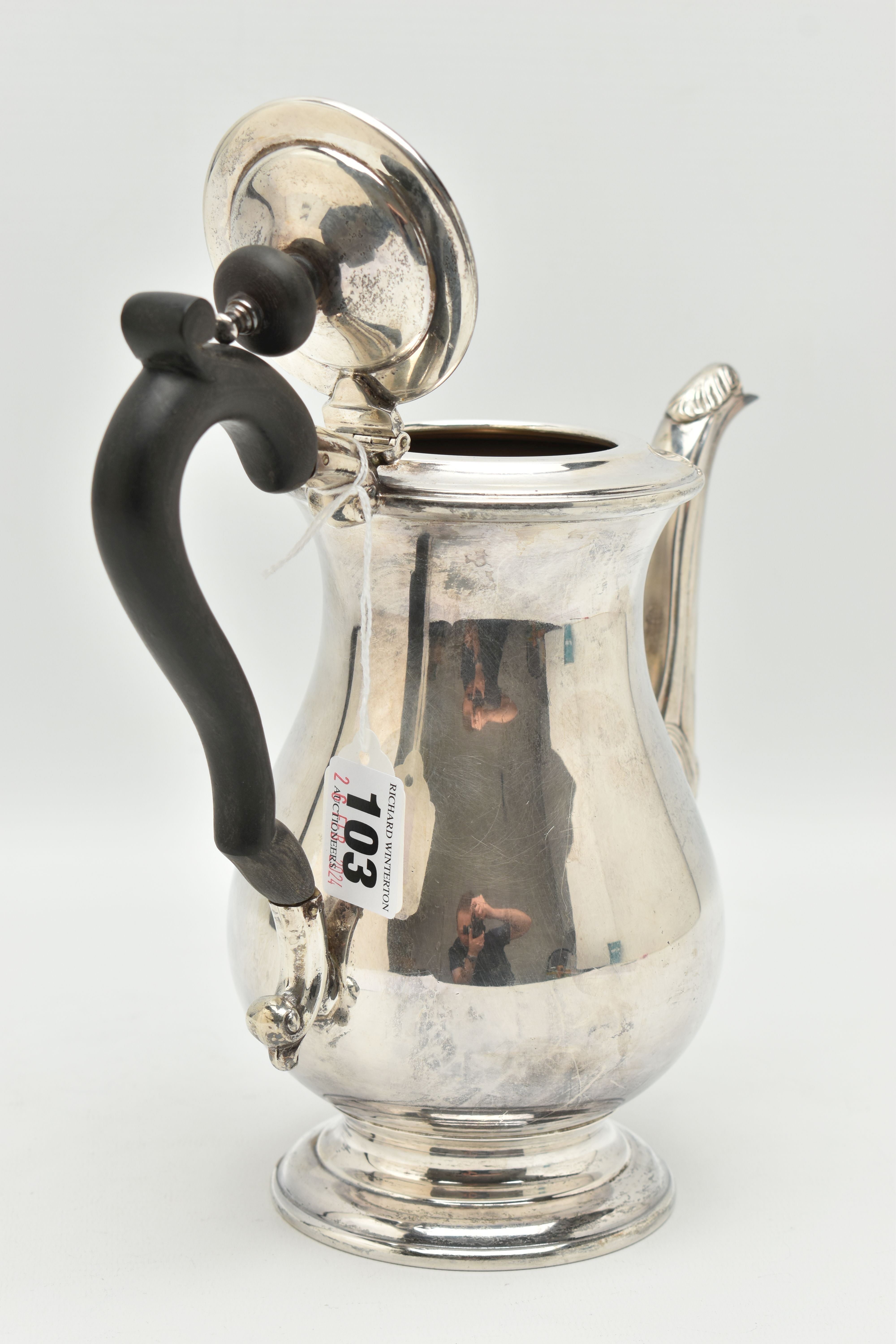 AN ELIZABETH II SILVER TEAPOT, polished bell shape, shell pattern to the base of the spout, hinged - Image 3 of 5