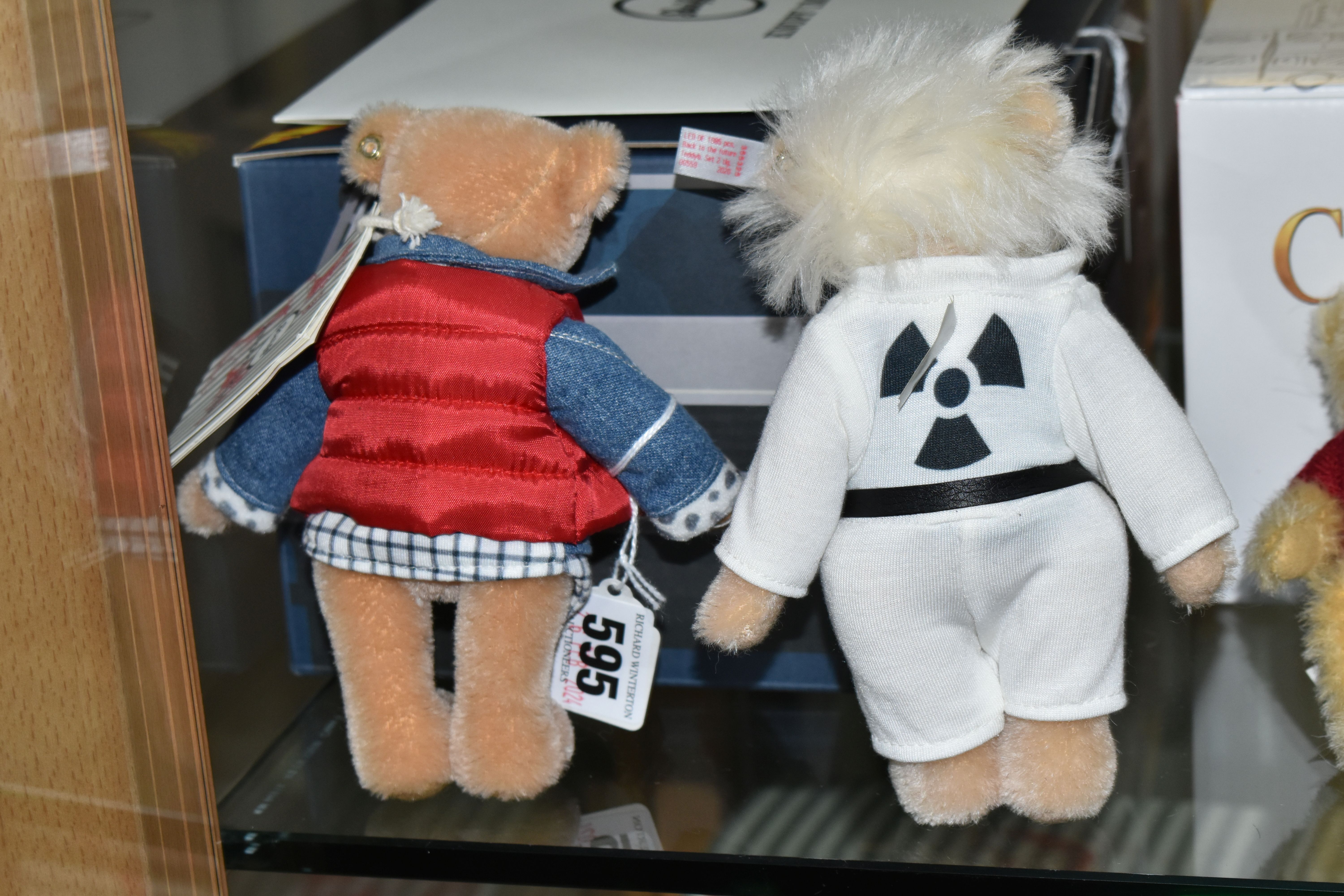 A BOXED STEIFF LIMITED EDITION BACK TO THE FUTURE TWO PIECE TEDDY BEAR SET, no.355325, limited - Bild 3 aus 3