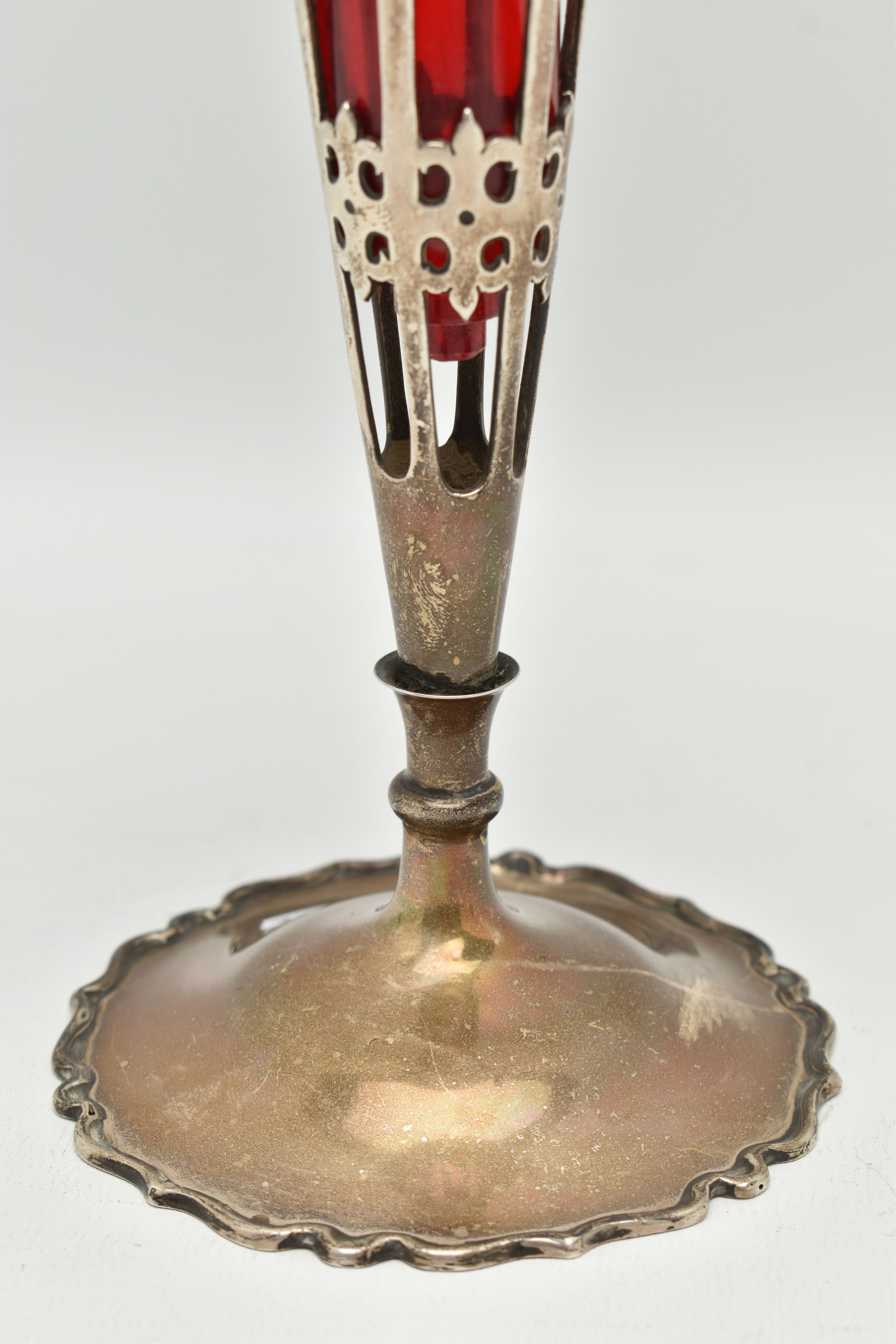 AN EARLY 20TH CENTURY SILVER LIDDED VASE, the tapered trumpet shaped vase with pierced scrolling - Image 2 of 8