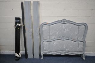 A GREY PAINTED FRENCH STYLE 5FT BEDSTEAD, with side rails, slats and central support beam (condition