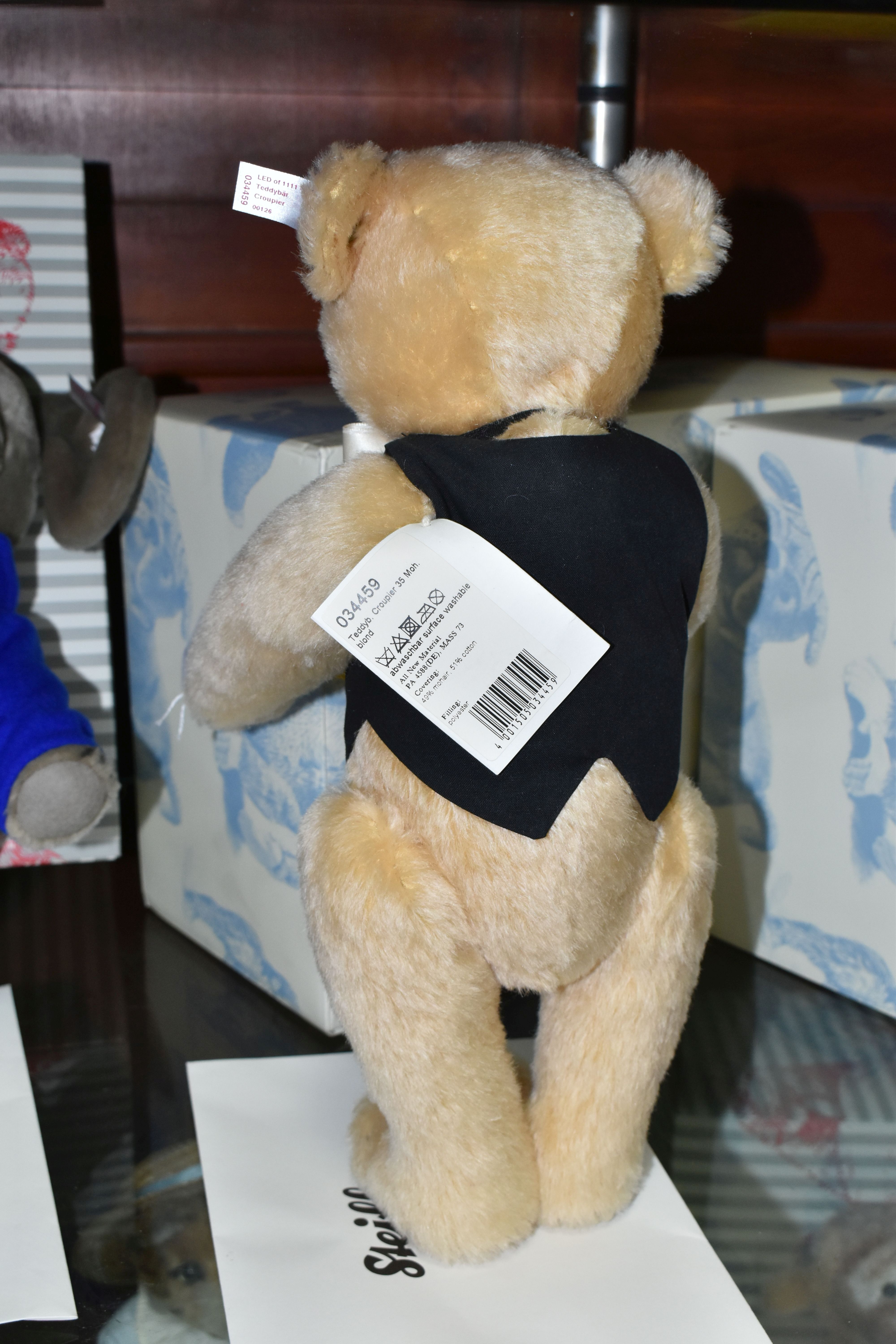A BOXED STEIFF LIMITED EDITION 'CROUPIER' TEDDY BEAR, jointed with blond mohair and cotton 'fur', - Bild 2 aus 2