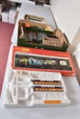 A BOXED HORNBY RAILWAYS OO GAUGE NIGHT MAIL SET, No.RS.604, comprising class 37 locomotive No.D6830,