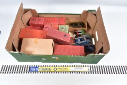 A QUANTITY OF BOXED AND UNBOXED HORNBY O GAUGE LINESIDE ACCESSORIES, majority are assorted No.1,